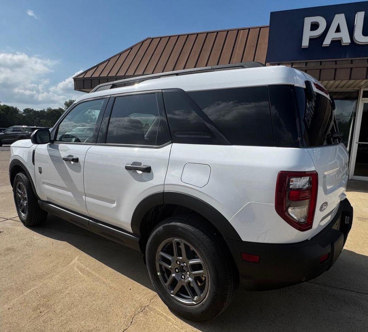 2026 Oxford White /Smoked Truffle Ford Bronco Sport Big Bend (3FMCR9BN5TR) with an 1.5L EcoBoost engine, Automatic transmission, located at 1105 E Mulberry, Kaufman, TX, 75142, (972) 962-2151, 32.589550, -96.300926 - Recent Arrival!<br><br><br>Oxford White 2026 Ford Bronco Sport 4D Sport Utility Big Bend 4WD 8-Speed Automatic 1.5L EcoBoost 25/30 City/Highway MPG<br><br>25/30 City/Highway MPG - Photo#6