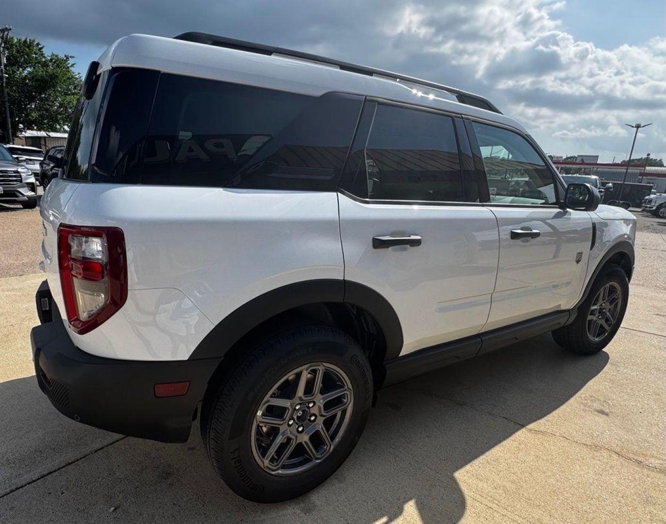2026 Oxford White /Smoked Truffle Ford Bronco Sport Big Bend (3FMCR9BN5TR) with an 1.5L EcoBoost engine, Automatic transmission, located at 1105 E Mulberry, Kaufman, TX, 75142, (972) 962-2151, 32.589550, -96.300926 - Recent Arrival!<br><br><br>Oxford White 2026 Ford Bronco Sport 4D Sport Utility Big Bend 4WD 8-Speed Automatic 1.5L EcoBoost 25/30 City/Highway MPG<br><br>25/30 City/Highway MPG - Photo#7