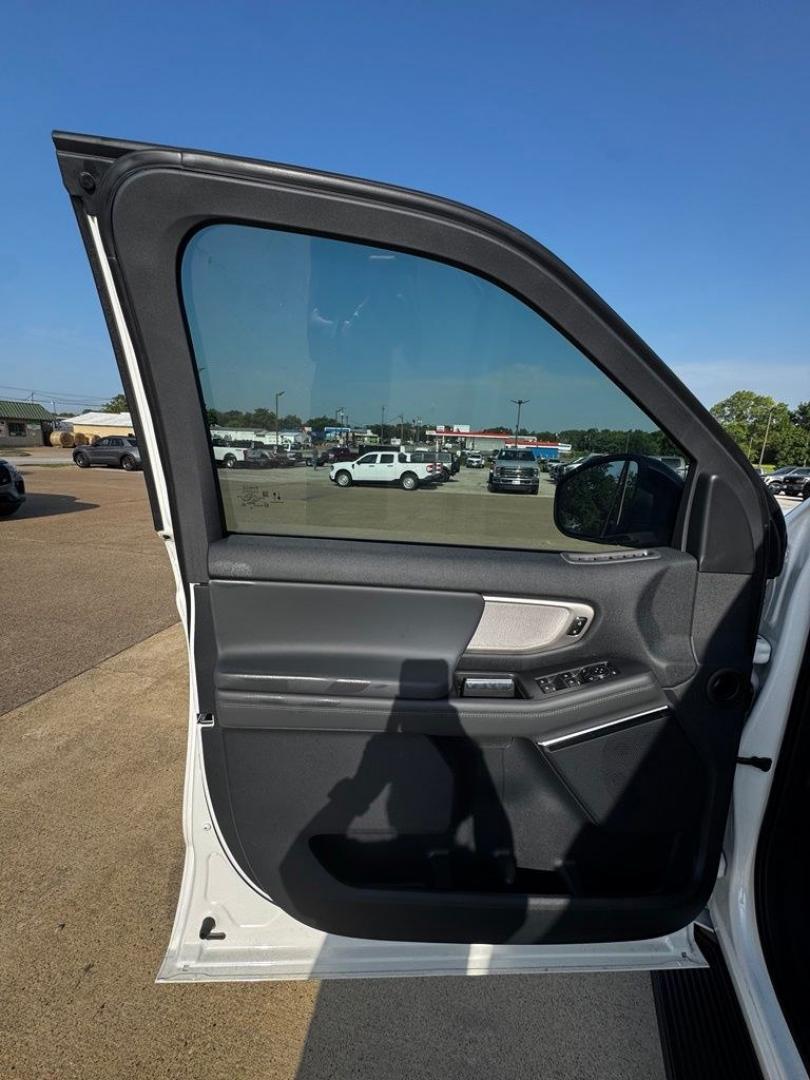 2026 White Metallic /Ultra Dark Space Gray Ford Expedition Active (1FMJU1H80TE) with an EcoBoost 3.5L V6 GTDi DOHC 24V Twin Turbocharged engine, Automatic transmission, located at 1105 E Mulberry, Kaufman, TX, 75142, (972) 962-2151, 32.589550, -96.300926 - White Metallic 2026 Ford Expedition 4D Sport Utility Active RWD 10-Speed Automatic EcoBoost 3.5L V6 GTDi DOHC 24V Twin Turbocharged- Photo#22