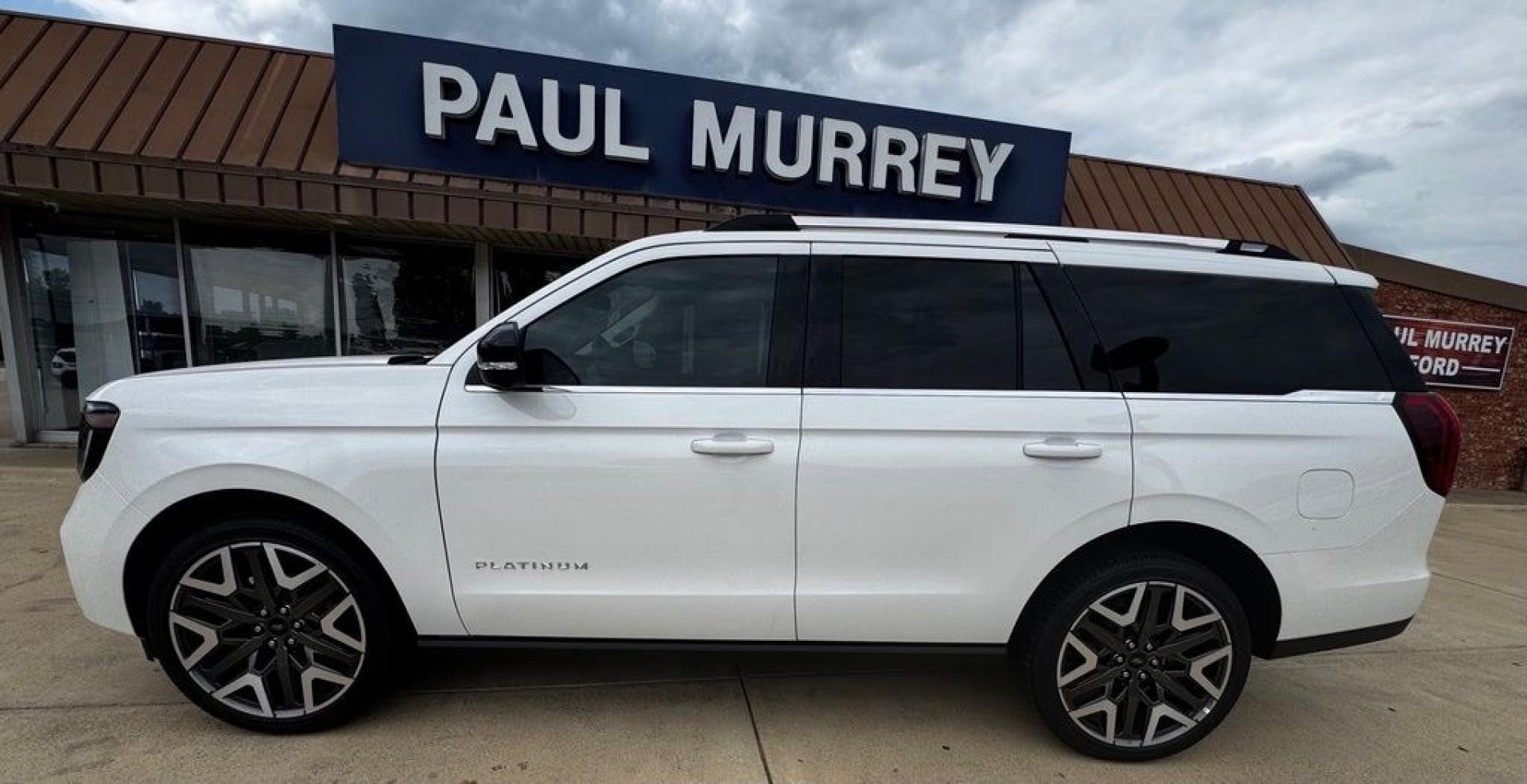 2026 White Metallic /Salt Crystal Gray Ford Expedition Platinum (1FMJU1MG6TE) with an 3.5L V6 EcoBoost High Output engine, Automatic transmission, located at 1105 E Mulberry, Kaufman, TX, 75142, (972) 962-2151, 32.589550, -96.300926 - 4WD.<br>Star White Metallic Tri-Coat 2026 Ford Expedition 4D Sport Utility Platinum 4WD 10-Speed Automatic 3.5L V6 EcoBoost High Output- Photo#0