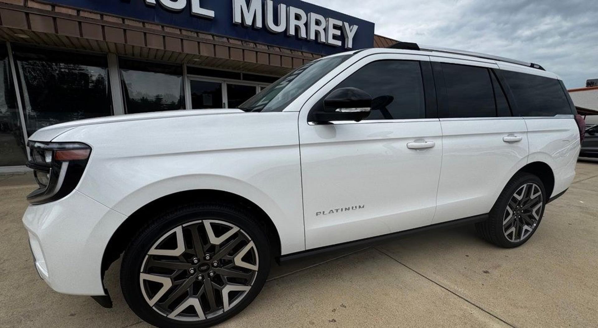 2026 White Metallic /Salt Crystal Gray Ford Expedition Platinum (1FMJU1MG6TE) with an 3.5L V6 EcoBoost High Output engine, Automatic transmission, located at 1105 E Mulberry, Kaufman, TX, 75142, (972) 962-2151, 32.589550, -96.300926 - 4WD.<br>Star White Metallic Tri-Coat 2026 Ford Expedition 4D Sport Utility Platinum 4WD 10-Speed Automatic 3.5L V6 EcoBoost High Output- Photo#2
