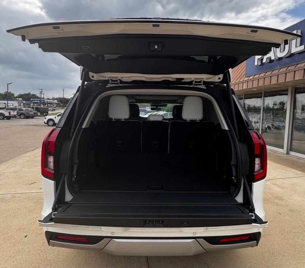 2026 White Metallic /Salt Crystal Gray Ford Expedition Platinum (1FMJU1MG6TE) with an 3.5L V6 EcoBoost High Output engine, Automatic transmission, located at 1105 E Mulberry, Kaufman, TX, 75142, (972) 962-2151, 32.589550, -96.300926 - 4WD.<br>Star White Metallic Tri-Coat 2026 Ford Expedition 4D Sport Utility Platinum 4WD 10-Speed Automatic 3.5L V6 EcoBoost High Output- Photo#8