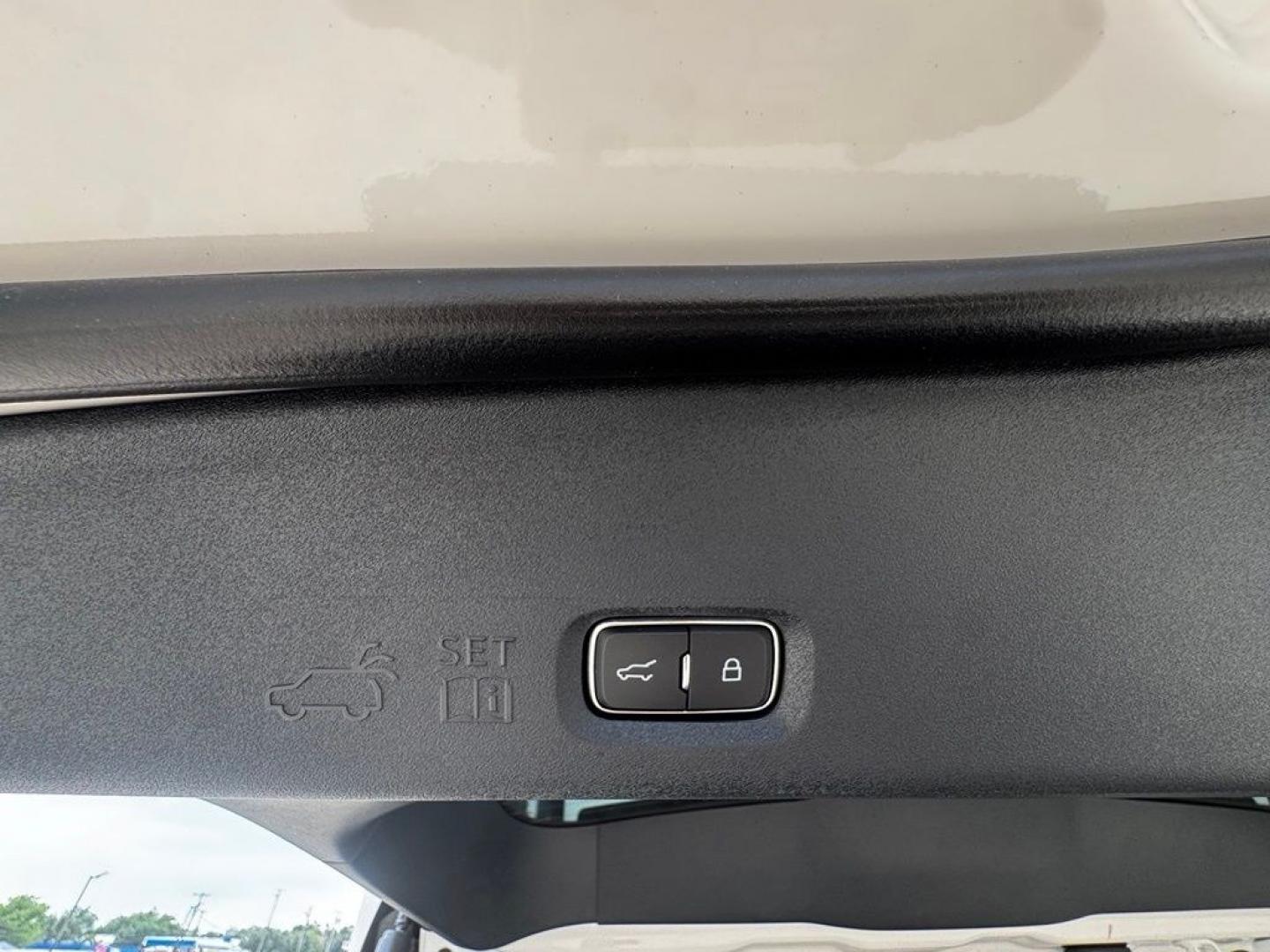 2026 White Metallic /Salt Crystal Gray Ford Expedition Platinum (1FMJU1MG6TE) with an 3.5L V6 EcoBoost High Output engine, Automatic transmission, located at 1105 E Mulberry, Kaufman, TX, 75142, (972) 962-2151, 32.589550, -96.300926 - 4WD.<br>Star White Metallic Tri-Coat 2026 Ford Expedition 4D Sport Utility Platinum 4WD 10-Speed Automatic 3.5L V6 EcoBoost High Output- Photo#11