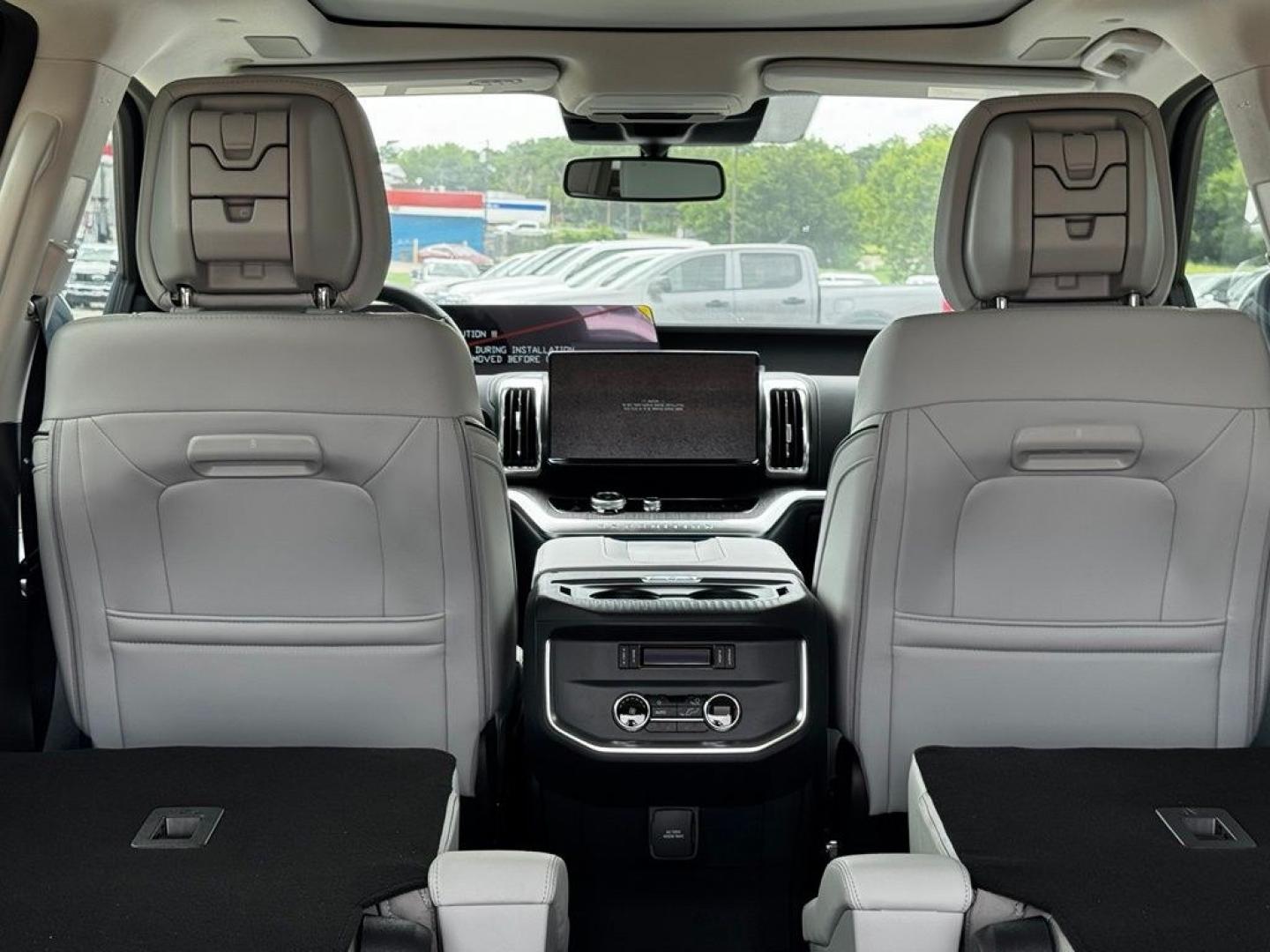 2026 White Metallic /Salt Crystal Gray Ford Expedition Platinum (1FMJU1MG6TE) with an 3.5L V6 EcoBoost High Output engine, Automatic transmission, located at 1105 E Mulberry, Kaufman, TX, 75142, (972) 962-2151, 32.589550, -96.300926 - 4WD.<br>Star White Metallic Tri-Coat 2026 Ford Expedition 4D Sport Utility Platinum 4WD 10-Speed Automatic 3.5L V6 EcoBoost High Output- Photo#13