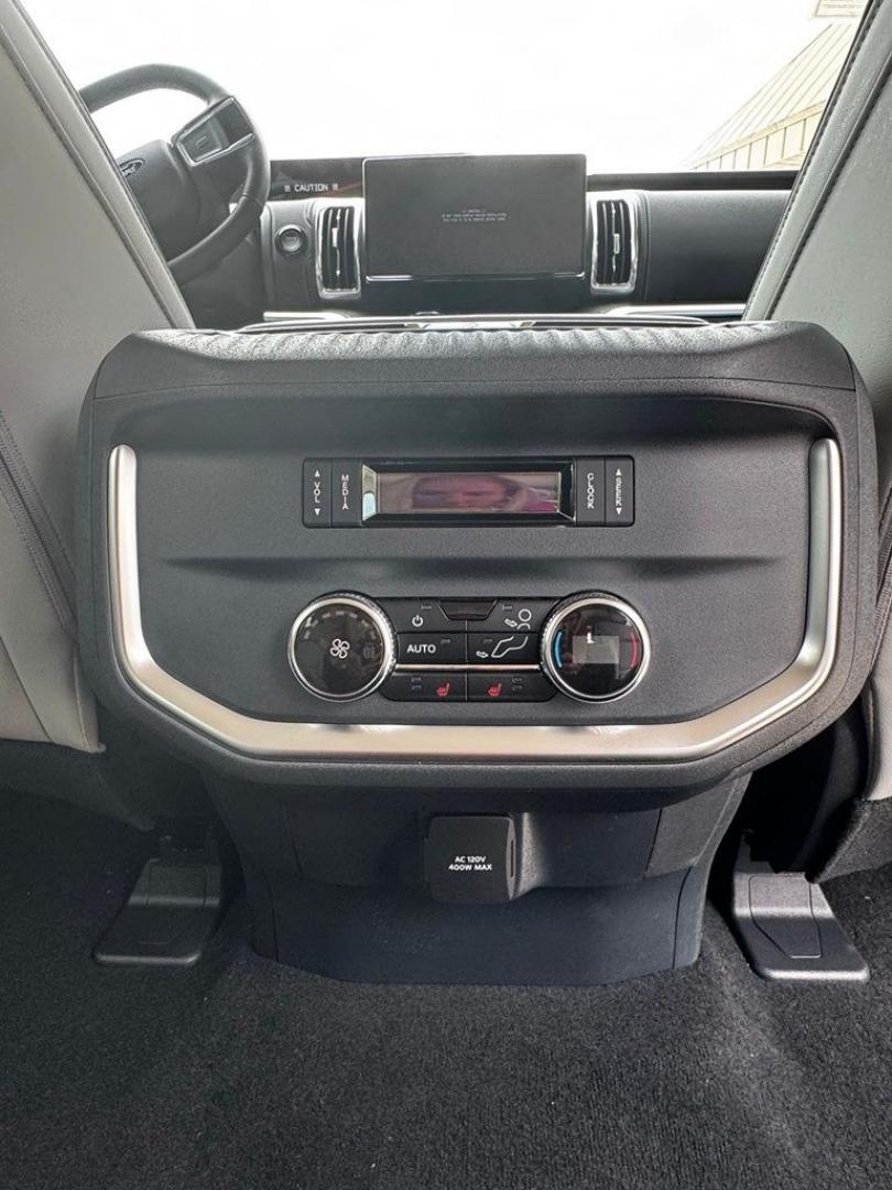 2026 White Metallic /Salt Crystal Gray Ford Expedition Platinum (1FMJU1MG6TE) with an 3.5L V6 EcoBoost High Output engine, Automatic transmission, located at 1105 E Mulberry, Kaufman, TX, 75142, (972) 962-2151, 32.589550, -96.300926 - 4WD.<br>Star White Metallic Tri-Coat 2026 Ford Expedition 4D Sport Utility Platinum 4WD 10-Speed Automatic 3.5L V6 EcoBoost High Output- Photo#15