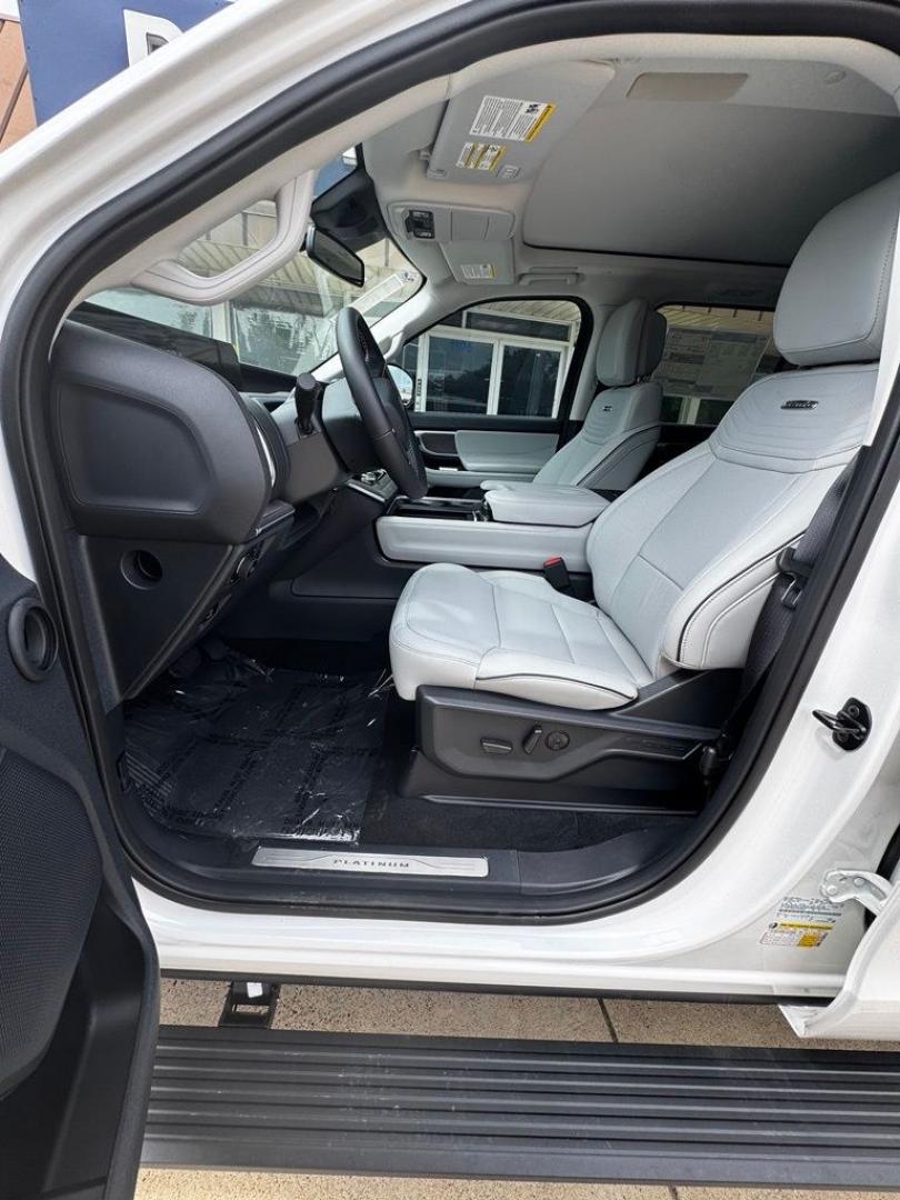2026 White Metallic /Salt Crystal Gray Ford Expedition Platinum (1FMJU1MG6TE) with an 3.5L V6 EcoBoost High Output engine, Automatic transmission, located at 1105 E Mulberry, Kaufman, TX, 75142, (972) 962-2151, 32.589550, -96.300926 - 4WD.<br>Star White Metallic Tri-Coat 2026 Ford Expedition 4D Sport Utility Platinum 4WD 10-Speed Automatic 3.5L V6 EcoBoost High Output- Photo#19