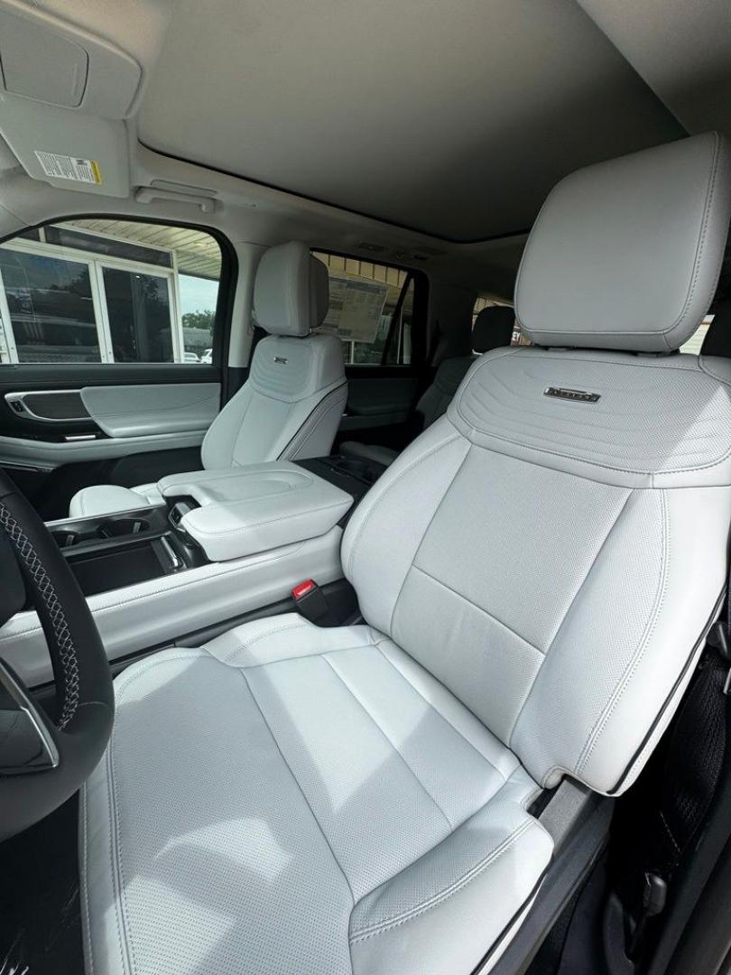 2026 White Metallic /Salt Crystal Gray Ford Expedition Platinum (1FMJU1MG6TE) with an 3.5L V6 EcoBoost High Output engine, Automatic transmission, located at 1105 E Mulberry, Kaufman, TX, 75142, (972) 962-2151, 32.589550, -96.300926 - 4WD.<br>Star White Metallic Tri-Coat 2026 Ford Expedition 4D Sport Utility Platinum 4WD 10-Speed Automatic 3.5L V6 EcoBoost High Output- Photo#22