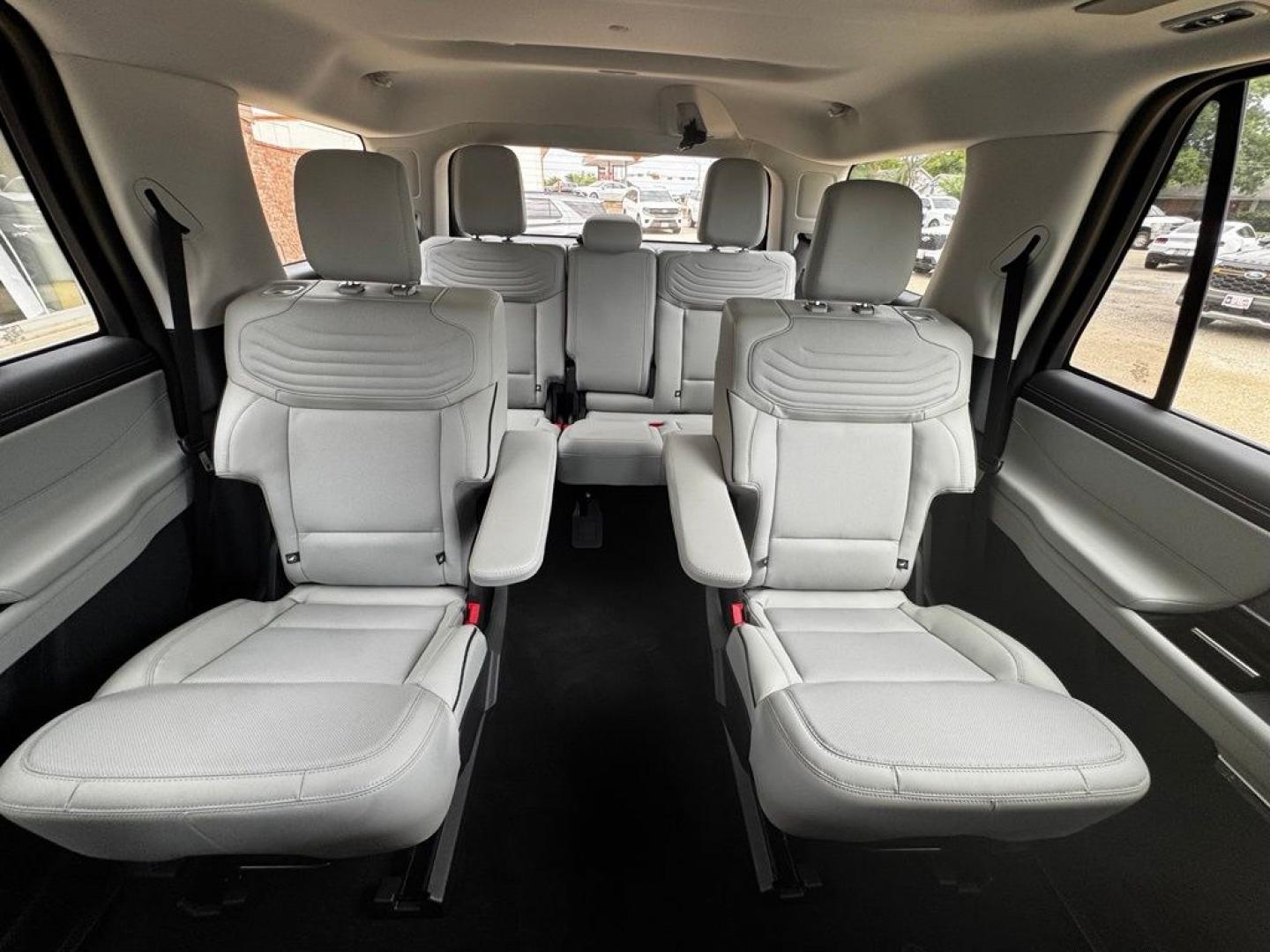2026 White Metallic /Salt Crystal Gray Ford Expedition Platinum (1FMJU1MG6TE) with an 3.5L V6 EcoBoost High Output engine, Automatic transmission, located at 1105 E Mulberry, Kaufman, TX, 75142, (972) 962-2151, 32.589550, -96.300926 - 4WD.<br>Star White Metallic Tri-Coat 2026 Ford Expedition 4D Sport Utility Platinum 4WD 10-Speed Automatic 3.5L V6 EcoBoost High Output- Photo#29