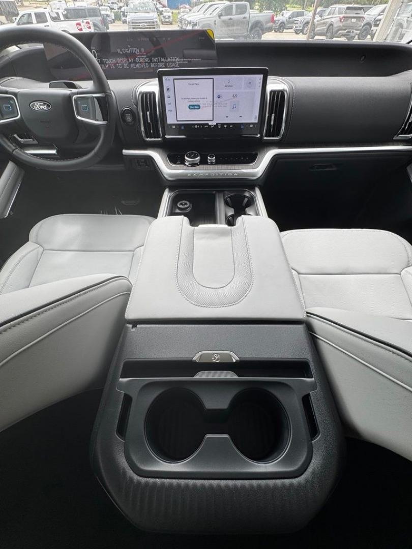 2026 White Metallic /Salt Crystal Gray Ford Expedition Platinum (1FMJU1MG6TE) with an 3.5L V6 EcoBoost High Output engine, Automatic transmission, located at 1105 E Mulberry, Kaufman, TX, 75142, (972) 962-2151, 32.589550, -96.300926 - 4WD.<br>Star White Metallic Tri-Coat 2026 Ford Expedition 4D Sport Utility Platinum 4WD 10-Speed Automatic 3.5L V6 EcoBoost High Output- Photo#30