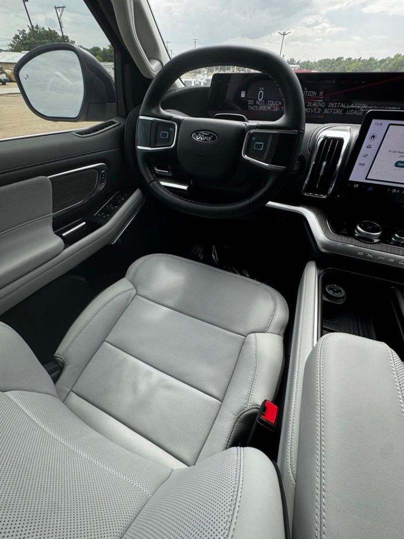 2026 White Metallic /Salt Crystal Gray Ford Expedition Platinum (1FMJU1MG6TE) with an 3.5L V6 EcoBoost High Output engine, Automatic transmission, located at 1105 E Mulberry, Kaufman, TX, 75142, (972) 962-2151, 32.589550, -96.300926 - 4WD.<br>Star White Metallic Tri-Coat 2026 Ford Expedition 4D Sport Utility Platinum 4WD 10-Speed Automatic 3.5L V6 EcoBoost High Output- Photo#31