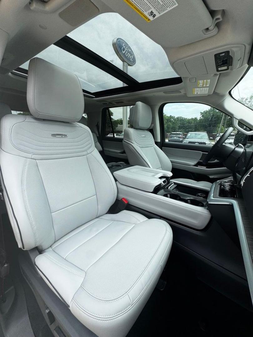 2026 White Metallic /Salt Crystal Gray Ford Expedition Platinum (1FMJU1MG6TE) with an 3.5L V6 EcoBoost High Output engine, Automatic transmission, located at 1105 E Mulberry, Kaufman, TX, 75142, (972) 962-2151, 32.589550, -96.300926 - 4WD.<br>Star White Metallic Tri-Coat 2026 Ford Expedition 4D Sport Utility Platinum 4WD 10-Speed Automatic 3.5L V6 EcoBoost High Output- Photo#35