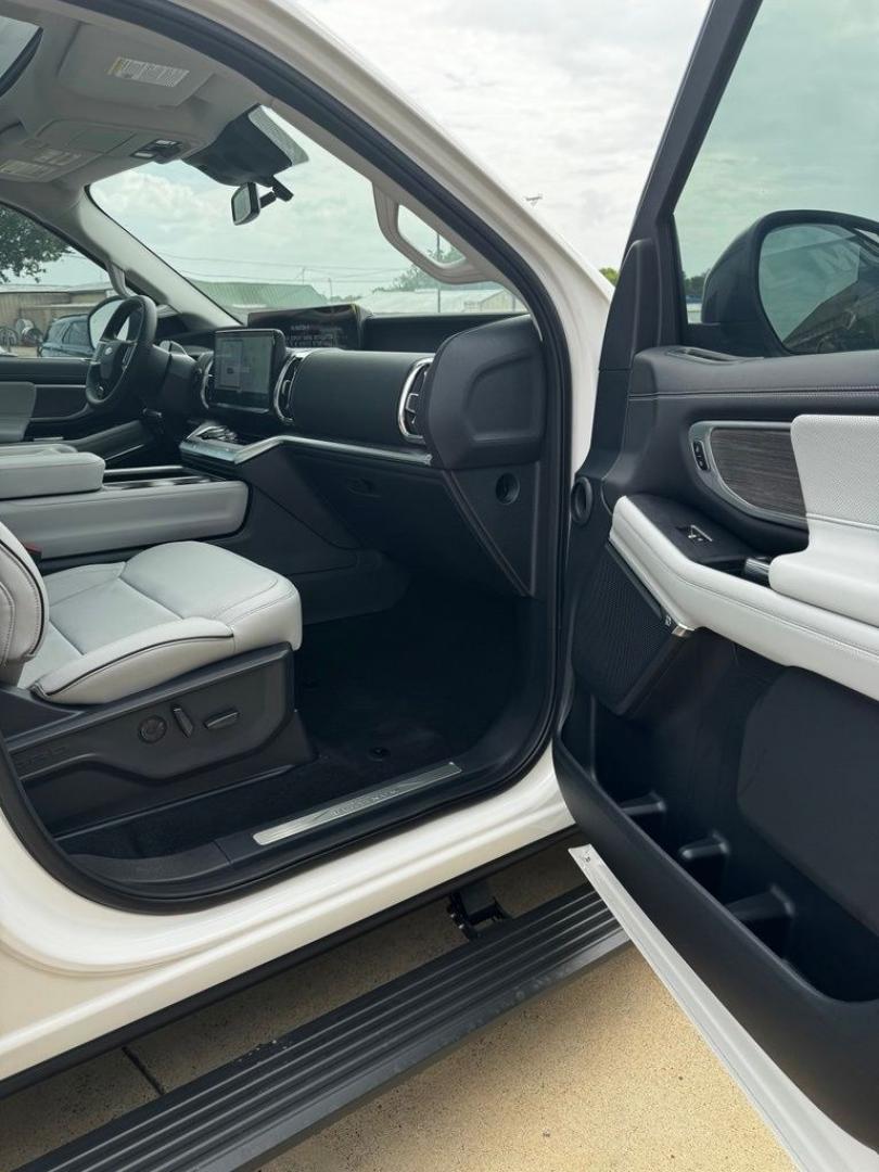 2026 White Metallic /Salt Crystal Gray Ford Expedition Platinum (1FMJU1MG6TE) with an 3.5L V6 EcoBoost High Output engine, Automatic transmission, located at 1105 E Mulberry, Kaufman, TX, 75142, (972) 962-2151, 32.589550, -96.300926 - 4WD.<br>Star White Metallic Tri-Coat 2026 Ford Expedition 4D Sport Utility Platinum 4WD 10-Speed Automatic 3.5L V6 EcoBoost High Output- Photo#37