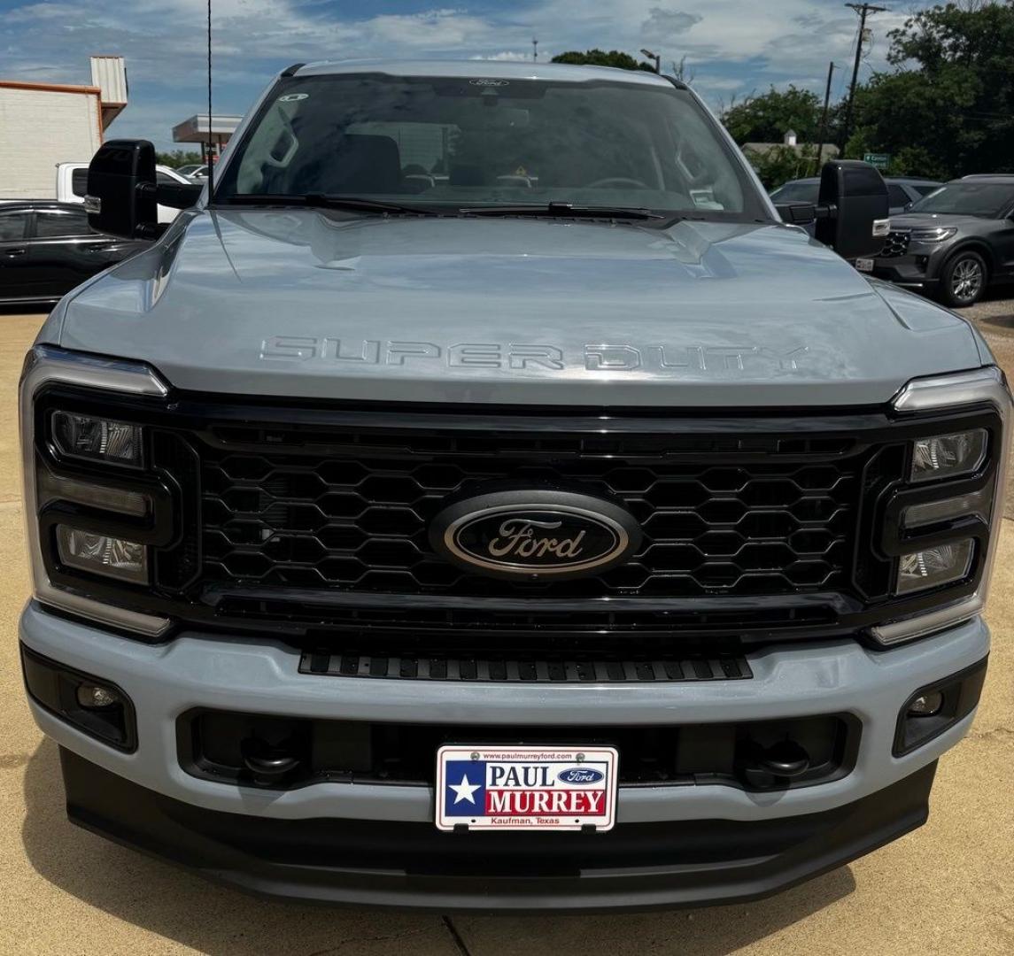 2026 Gray Metallic /Black Onyx Ford F-250SD Lariat (1FT8W2BT0TE) with an Power Stroke 6.7L V8 DI 32V OHV Turbodiesel engine, Automatic transmission, located at 1105 E Mulberry, Kaufman, TX, 75142, (972) 962-2151, 32.589550, -96.300926 - $4,881 off MSRP!<br><br>4WD.<br>Glacier Gray Metallic Tri-Coat 2026 Ford F-250SD 4D Crew Cab Lariat 4WD 10-Speed Automatic Power Stroke 6.7L V8 DI 32V OHV Turbodiesel Price includes: $1000 - Retail Customer Cash. Exp. 09/30/2026- Photo#3