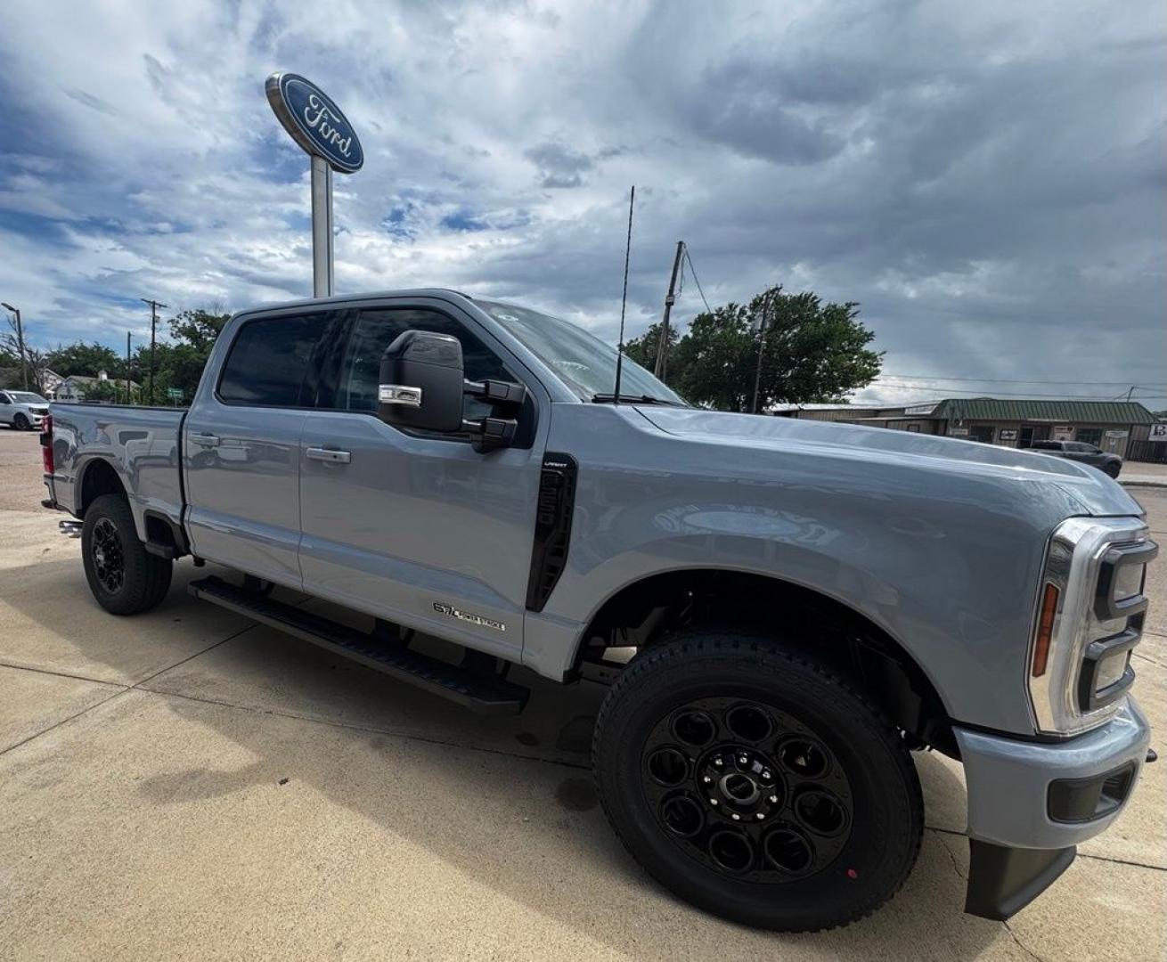 2026 Gray Metallic /Black Onyx Ford F-250SD Lariat (1FT8W2BT0TE) with an Power Stroke 6.7L V8 DI 32V OHV Turbodiesel engine, Automatic transmission, located at 1105 E Mulberry, Kaufman, TX, 75142, (972) 962-2151, 32.589550, -96.300926 - $4,881 off MSRP!<br><br>4WD.<br>Glacier Gray Metallic Tri-Coat 2026 Ford F-250SD 4D Crew Cab Lariat 4WD 10-Speed Automatic Power Stroke 6.7L V8 DI 32V OHV Turbodiesel Price includes: $1000 - Retail Customer Cash. Exp. 09/30/2026- Photo#9