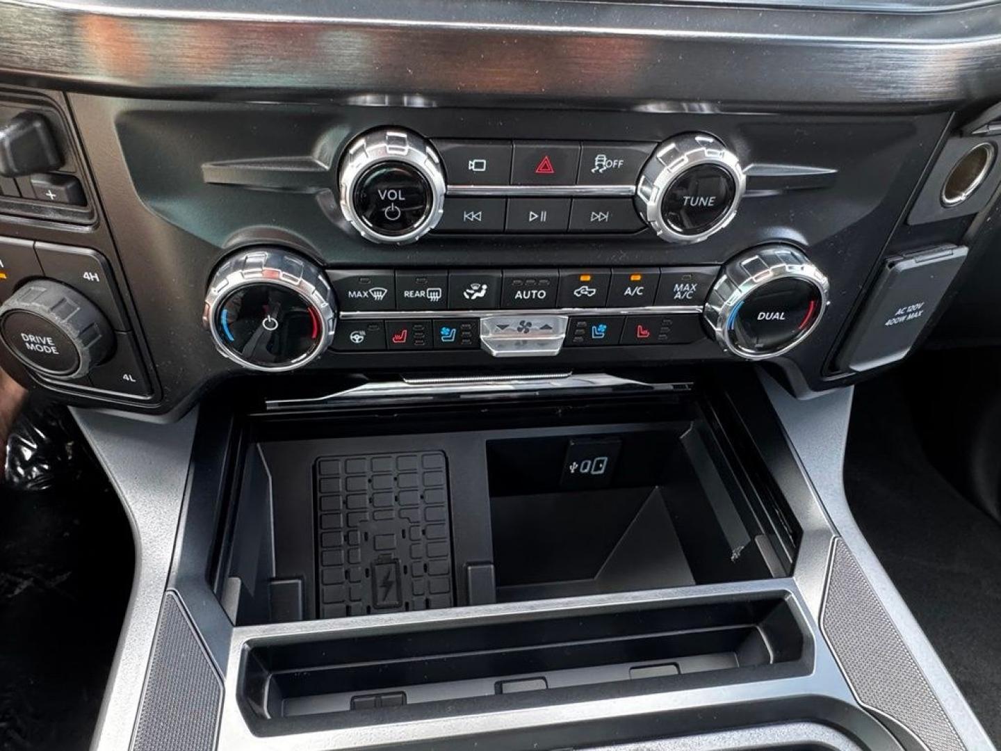 2026 Gray Metallic /Black Onyx Ford F-250SD Lariat (1FT8W2BT0TE) with an Power Stroke 6.7L V8 DI 32V OHV Turbodiesel engine, Automatic transmission, located at 1105 E Mulberry, Kaufman, TX, 75142, (972) 962-2151, 32.589550, -96.300926 - $4,881 off MSRP!<br><br>4WD.<br>Glacier Gray Metallic Tri-Coat 2026 Ford F-250SD 4D Crew Cab Lariat 4WD 10-Speed Automatic Power Stroke 6.7L V8 DI 32V OHV Turbodiesel Price includes: $1000 - Retail Customer Cash. Exp. 09/30/2026- Photo#16