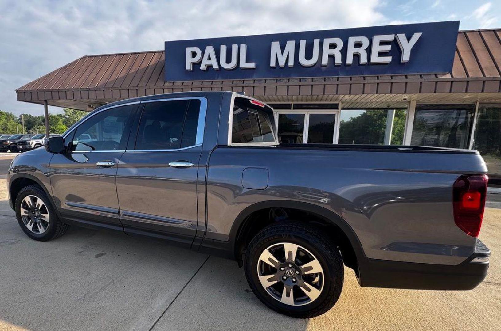 2019 Modern Steel Metallic Honda Ridgeline RTL-E (5FPYK3F72KB) with an 3.5L V6 SOHC i-VTEC 24V engine, Automatic transmission, located at 1105 E Mulberry, Kaufman, TX, 75142, (972) 962-2151, 32.589550, -96.300926 - Gray 2019 Honda Ridgeline 4D Crew Cab RTL-E AWD 6-Speed Automatic 3.5L V6 SOHC i-VTEC 24V Leather.<br><br><br>Recent Arrival! Odometer is 36426 miles below market average!<br><br><br>Please call Paul Murrey Ford Inc. In Kaufman Texas A Family Dealership Since 1952 Serving the Dallas Fort Worth and E - Photo#6