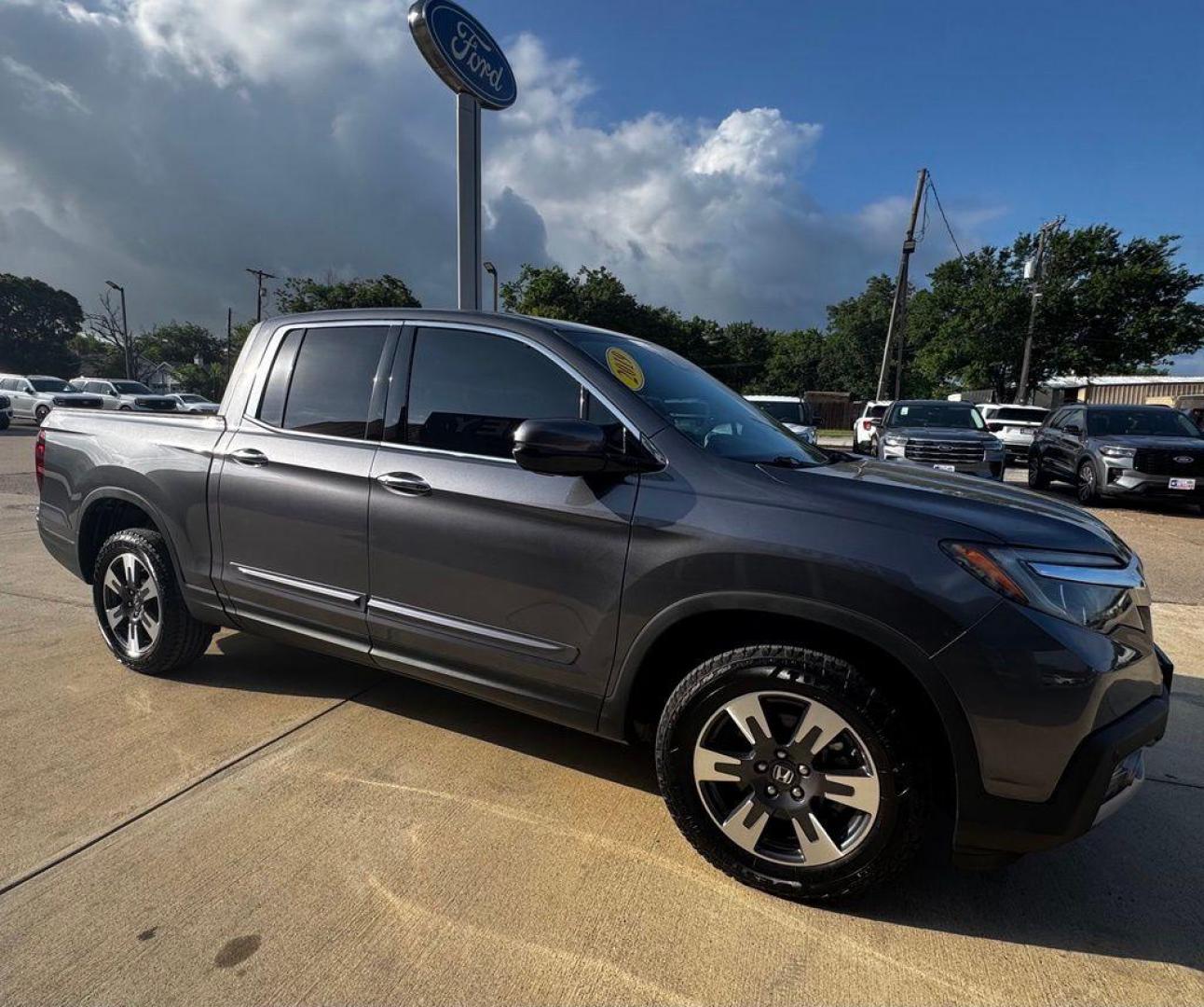 2019 Modern Steel Metallic Honda Ridgeline RTL-E (5FPYK3F72KB) with an 3.5L V6 SOHC i-VTEC 24V engine, Automatic transmission, located at 1105 E Mulberry, Kaufman, TX, 75142, (972) 962-2151, 32.589550, -96.300926 - Gray 2019 Honda Ridgeline 4D Crew Cab RTL-E AWD 6-Speed Automatic 3.5L V6 SOHC i-VTEC 24V Leather.<br><br><br>Recent Arrival! Odometer is 36426 miles below market average!<br><br><br>Please call Paul Murrey Ford Inc. In Kaufman Texas A Family Dealership Since 1952 Serving the Dallas Fort Worth and E - Photo#10
