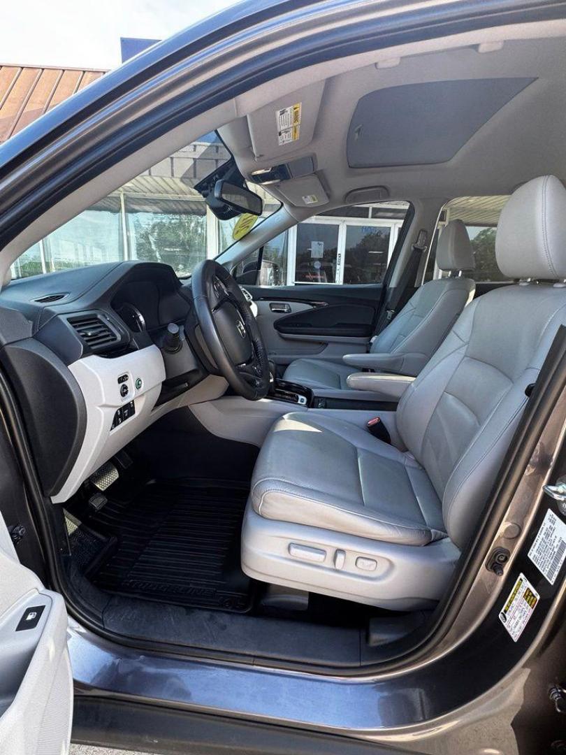 2019 Modern Steel Metallic Honda Ridgeline RTL-E (5FPYK3F72KB) with an 3.5L V6 SOHC i-VTEC 24V engine, Automatic transmission, located at 1105 E Mulberry, Kaufman, TX, 75142, (972) 962-2151, 32.589550, -96.300926 - Gray 2019 Honda Ridgeline 4D Crew Cab RTL-E AWD 6-Speed Automatic 3.5L V6 SOHC i-VTEC 24V Leather.<br><br><br>Recent Arrival! Odometer is 36426 miles below market average!<br><br><br>Please call Paul Murrey Ford Inc. In Kaufman Texas A Family Dealership Since 1952 Serving the Dallas Fort Worth and E - Photo#11