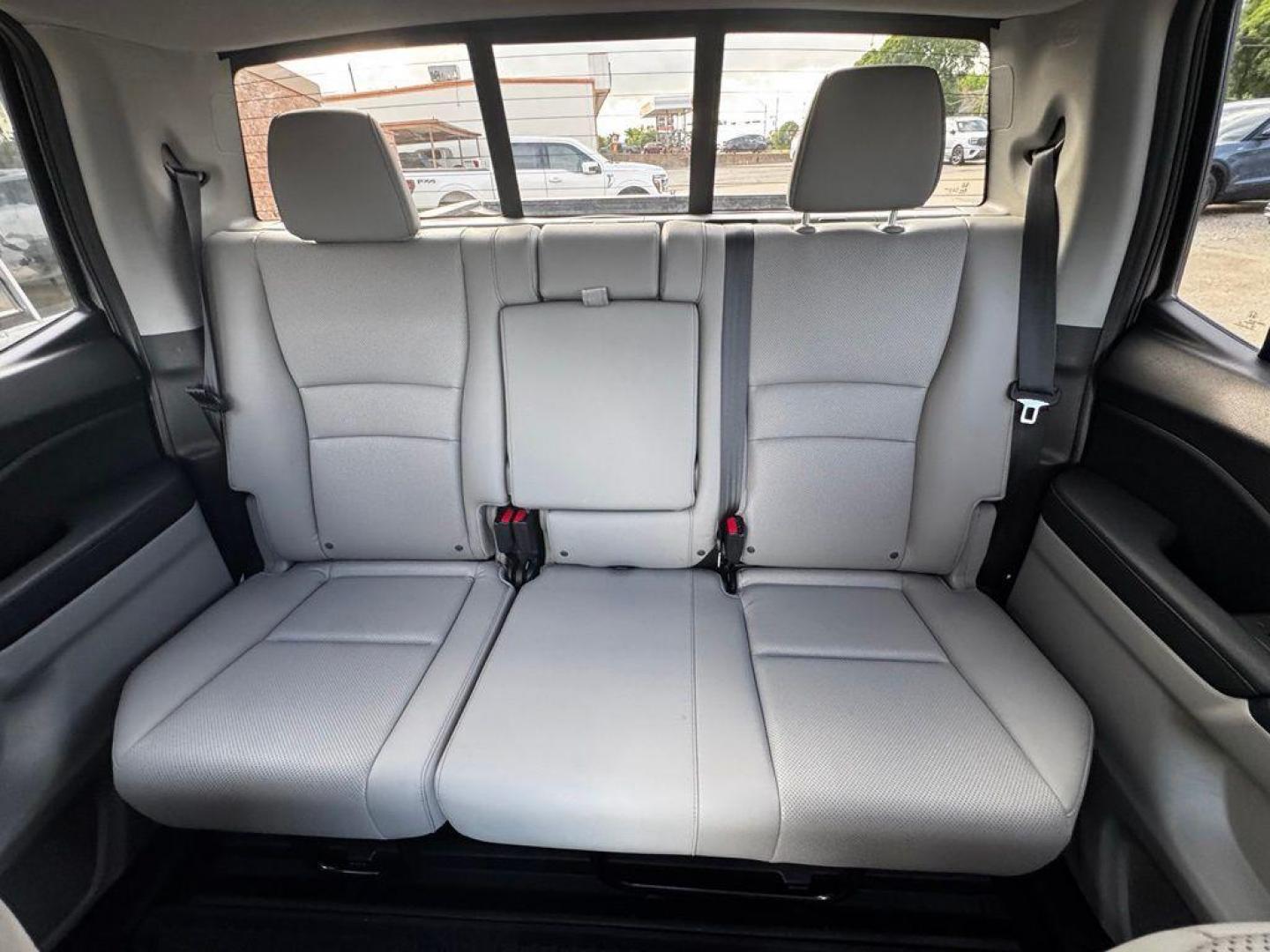 2019 Modern Steel Metallic Honda Ridgeline RTL-E (5FPYK3F72KB) with an 3.5L V6 SOHC i-VTEC 24V engine, Automatic transmission, located at 1105 E Mulberry, Kaufman, TX, 75142, (972) 962-2151, 32.589550, -96.300926 - Gray 2019 Honda Ridgeline 4D Crew Cab RTL-E AWD 6-Speed Automatic 3.5L V6 SOHC i-VTEC 24V Leather.<br><br><br>Recent Arrival! Odometer is 36426 miles below market average!<br><br><br>Please call Paul Murrey Ford Inc. In Kaufman Texas A Family Dealership Since 1952 Serving the Dallas Fort Worth and E - Photo#18