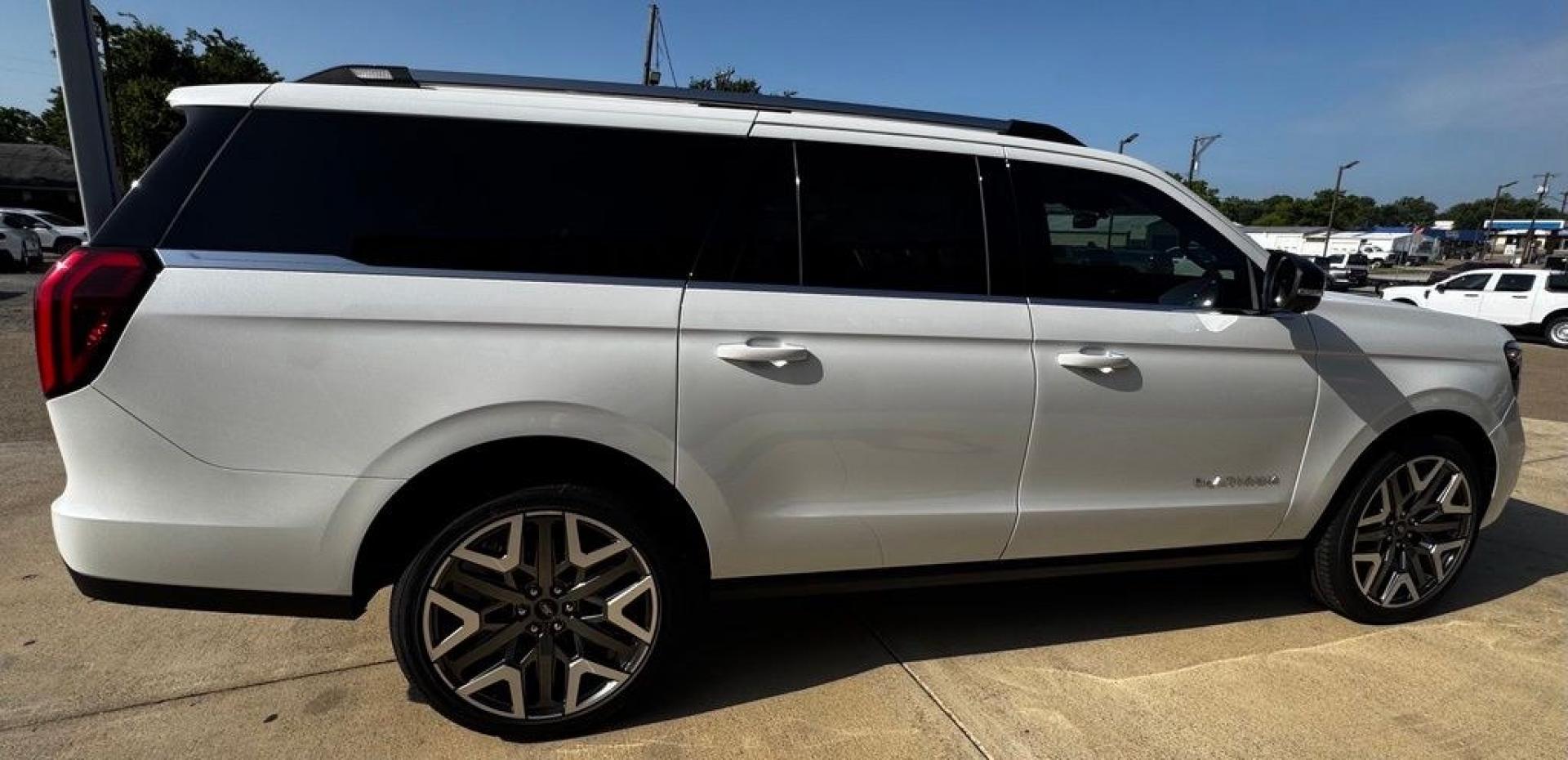 2026 White Metallic /Salt Crystal Gray Ford Expedition Max Platinum (1FMJK1MG2TE) with an 3.5L V6 EcoBoost High Output engine, Automatic transmission, located at 1105 E Mulberry, Kaufman, TX, 75142, (972) 962-2151, 32.589550, -96.300926 - Star White Metallic Tri-Coat 2026 Ford Expedition Max 4D Sport Utility Platinum 4WD 10-Speed Automatic 3.5L V6 EcoBoost High Output- Photo#16