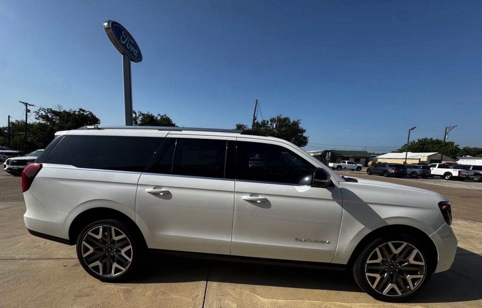 2026 White Metallic /Salt Crystal Gray Ford Expedition Max Platinum (1FMJK1MG2TE) with an 3.5L V6 EcoBoost High Output engine, Automatic transmission, located at 1105 E Mulberry, Kaufman, TX, 75142, (972) 962-2151, 32.589550, -96.300926 - Star White Metallic Tri-Coat 2026 Ford Expedition Max 4D Sport Utility Platinum 4WD 10-Speed Automatic 3.5L V6 EcoBoost High Output- Photo#17