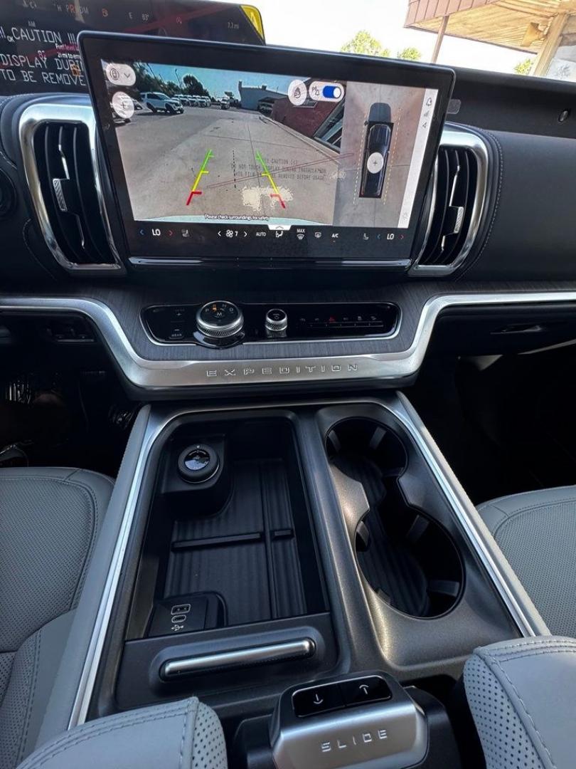 2026 White Metallic /Salt Crystal Gray Ford Expedition Max Platinum (1FMJK1MG2TE) with an 3.5L V6 EcoBoost High Output engine, Automatic transmission, located at 1105 E Mulberry, Kaufman, TX, 75142, (972) 962-2151, 32.589550, -96.300926 - Star White Metallic Tri-Coat 2026 Ford Expedition Max 4D Sport Utility Platinum 4WD 10-Speed Automatic 3.5L V6 EcoBoost High Output- Photo#20