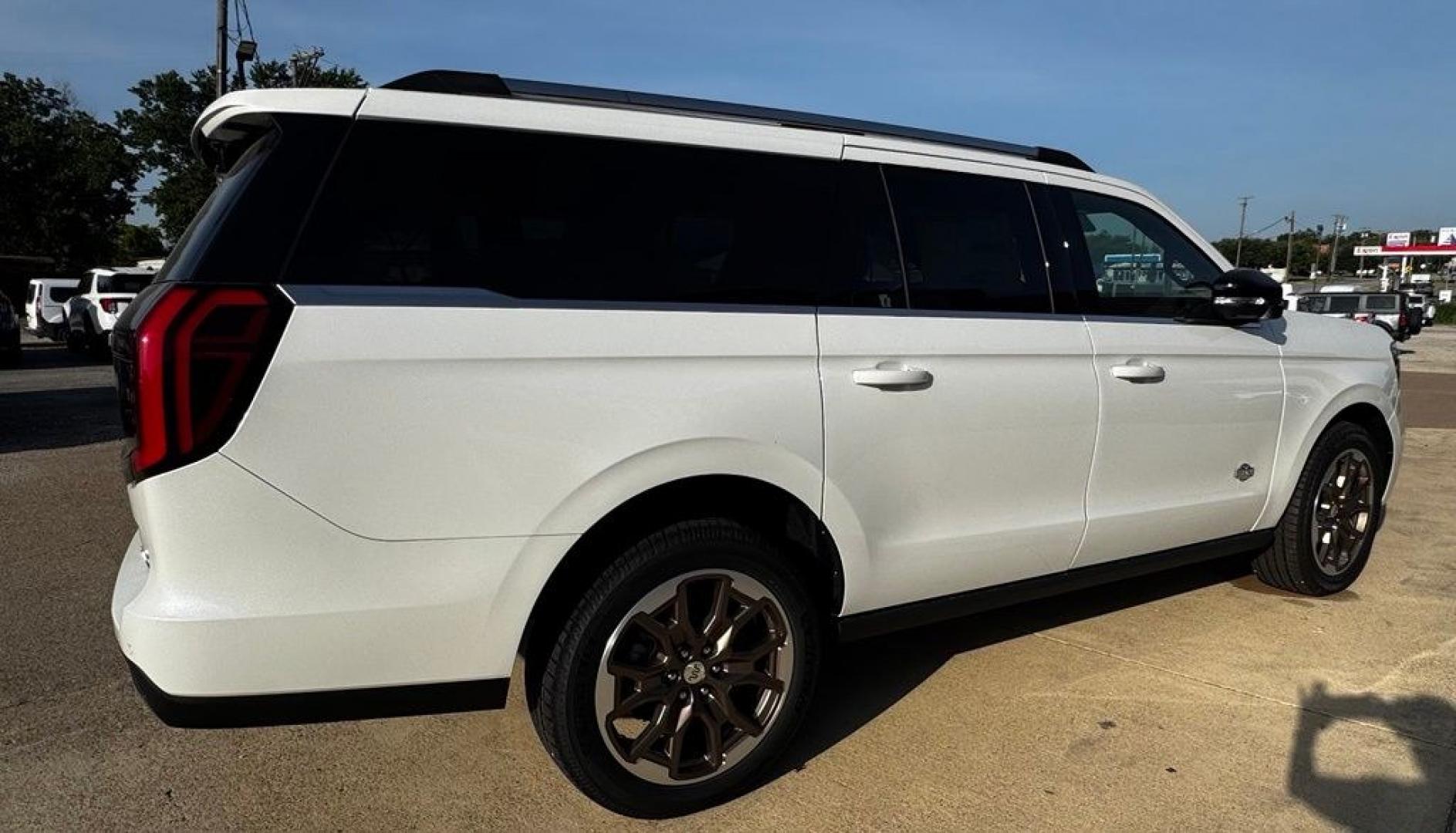 2027 White Metallic /Mesa Ford Expedition Max King Ranch (1FMJK1P89VE) with an 3.5L V6 engine, Automatic transmission, located at 1105 E Mulberry, Kaufman, TX, 75142, (972) 962-2151, 32.589550, -96.300926 - Star White Metallic Tri-Coat 2027 Ford Expedition Max 4D Sport Utility King Ranch 4WD 10-Speed Automatic 3.5L V6 15/22 City/Highway MPG- Photo#7