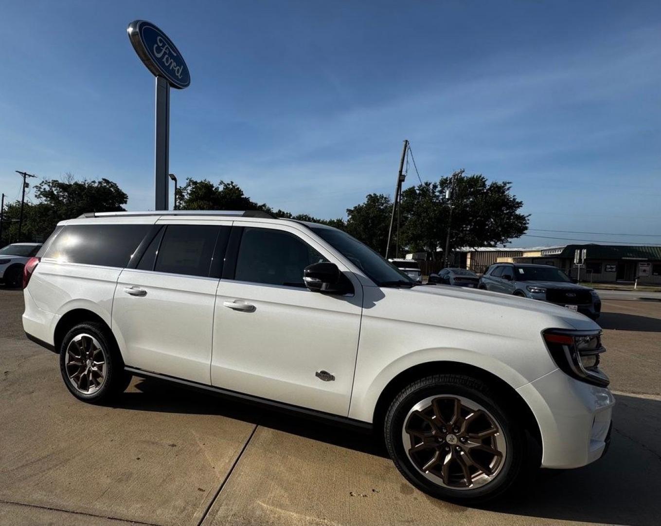 2027 White Metallic /Mesa Ford Expedition Max King Ranch (1FMJK1P89VE) with an 3.5L V6 engine, Automatic transmission, located at 1105 E Mulberry, Kaufman, TX, 75142, (972) 962-2151, 32.589550, -96.300926 - Star White Metallic Tri-Coat 2027 Ford Expedition Max 4D Sport Utility King Ranch 4WD 10-Speed Automatic 3.5L V6 15/22 City/Highway MPG- Photo#9