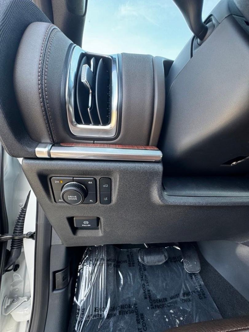 2027 White Metallic /Mesa Ford Expedition Max King Ranch (1FMJK1P89VE) with an 3.5L V6 engine, Automatic transmission, located at 1105 E Mulberry, Kaufman, TX, 75142, (972) 962-2151, 32.589550, -96.300926 - Star White Metallic Tri-Coat 2027 Ford Expedition Max 4D Sport Utility King Ranch 4WD 10-Speed Automatic 3.5L V6 15/22 City/Highway MPG- Photo#36