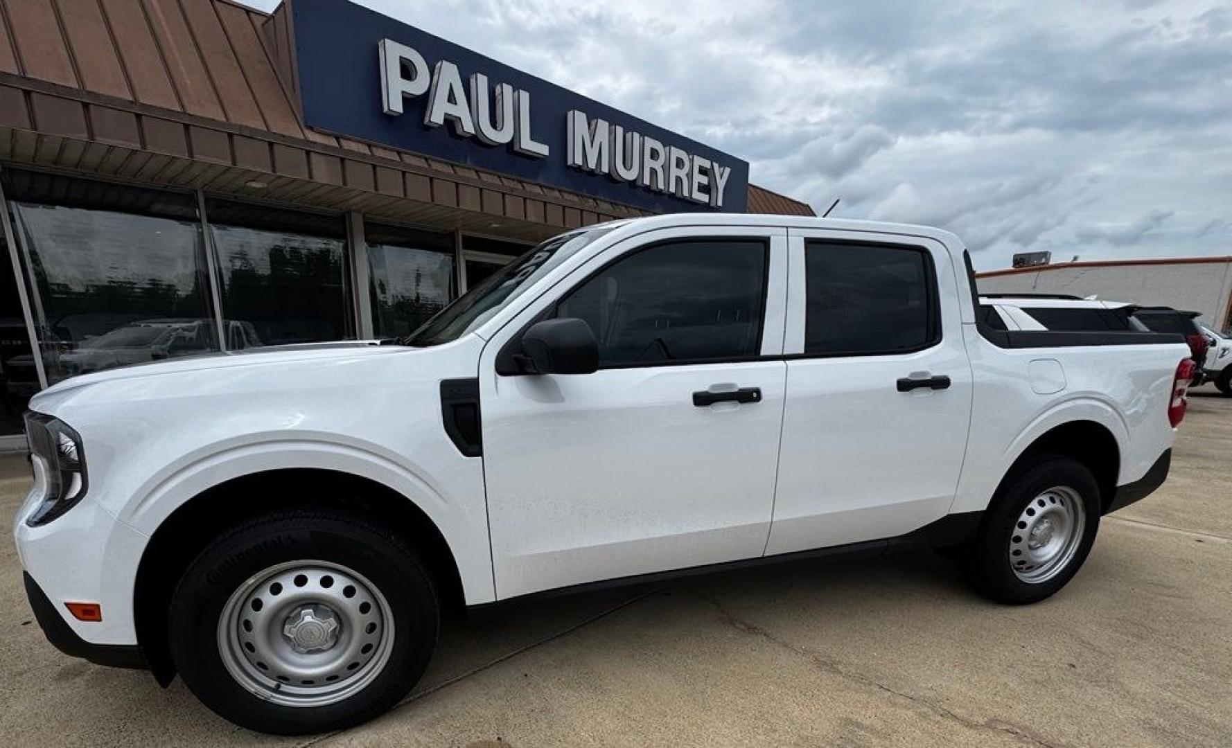 2026 Oxford White /Black Onyx/Dark Slate Ford Maverick XL (3FTTW8A33TR) with an 2.5L I-4 Hybrid engine, CVT transmission, located at 1105 E Mulberry, Kaufman, TX, 75142, (972) 962-2151, 32.589550, -96.300926 - 2.5L I-4 Hybrid.<br>Oxford White 2026 Ford Maverick 4D Crew Cab XL FWD CVT 2.5L I-4 Hybrid 42/35 City/Highway MPG<br><br>42/35 City/Highway MPG- Photo#1