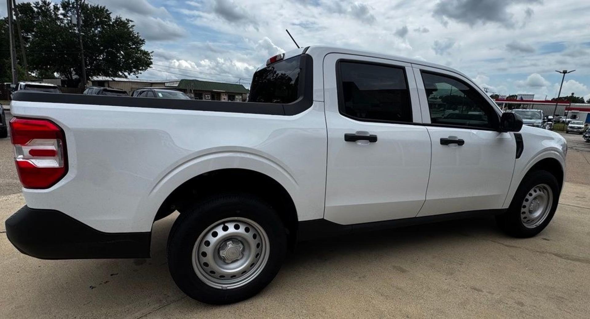 2026 Oxford White /Black Onyx/Dark Slate Ford Maverick XL (3FTTW8A33TR) with an 2.5L I-4 Hybrid engine, CVT transmission, located at 1105 E Mulberry, Kaufman, TX, 75142, (972) 962-2151, 32.589550, -96.300926 - 2.5L I-4 Hybrid.<br>Oxford White 2026 Ford Maverick 4D Crew Cab XL FWD CVT 2.5L I-4 Hybrid 42/35 City/Highway MPG<br><br>42/35 City/Highway MPG- Photo#7