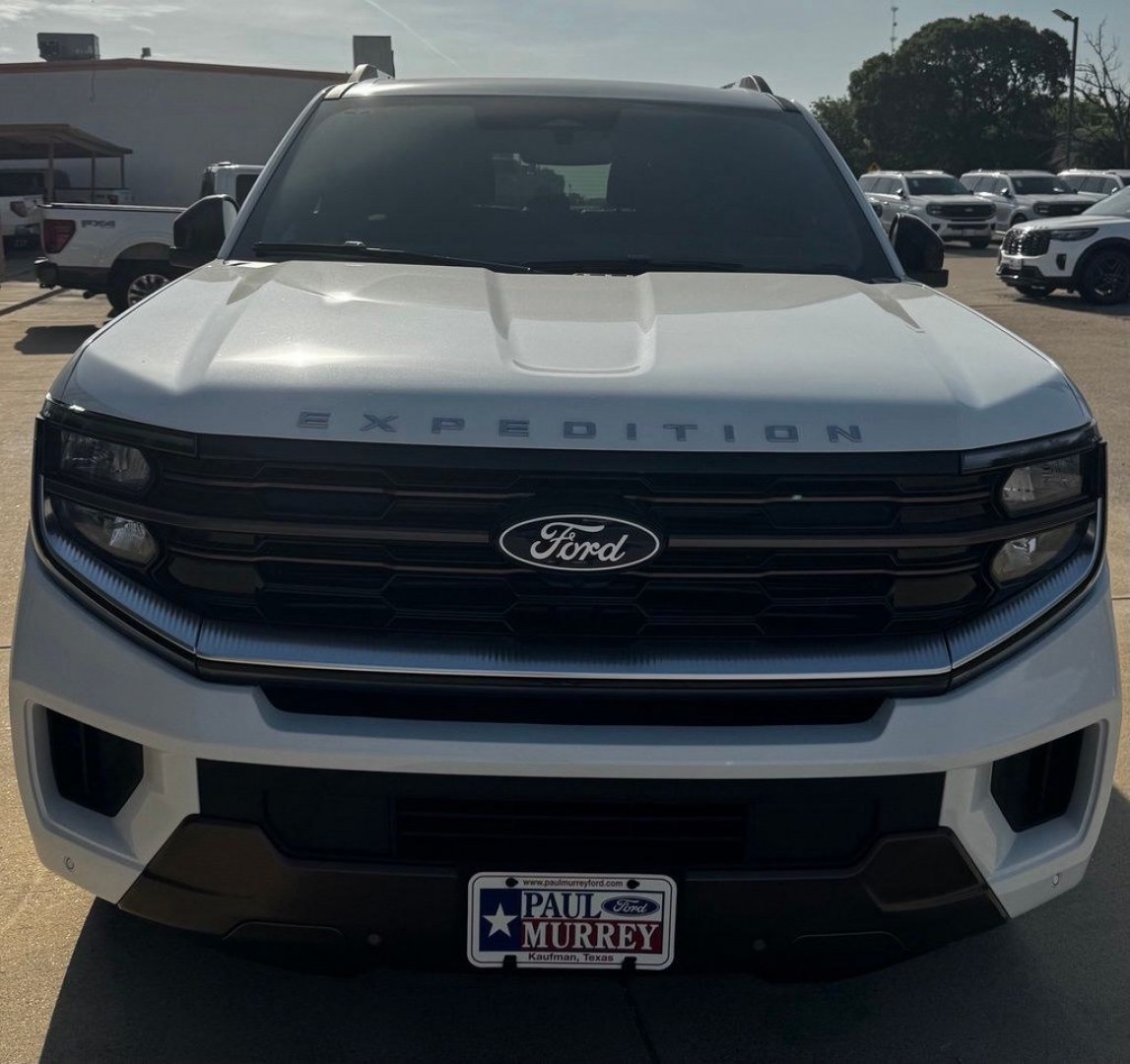 2027 White Metallic /Mesa Ford Expedition King Ranch (1FMJU1P88VE) with an EcoBoost 3.5L V6 GTDi DOHC 24V Twin Turbocharged engine, Automatic transmission, located at 1105 E Mulberry, Kaufman, TX, 75142, (972) 962-2151, 32.589550, -96.300926 - 4WD.<br>Star White Metallic Tri-Coat 2027 Ford Expedition 4D Sport Utility King Ranch 4WD 10-Speed Automatic EcoBoost 3.5L V6 GTDi DOHC 24V Twin Turbocharged 15/22 City/Highway MPG- Photo#4