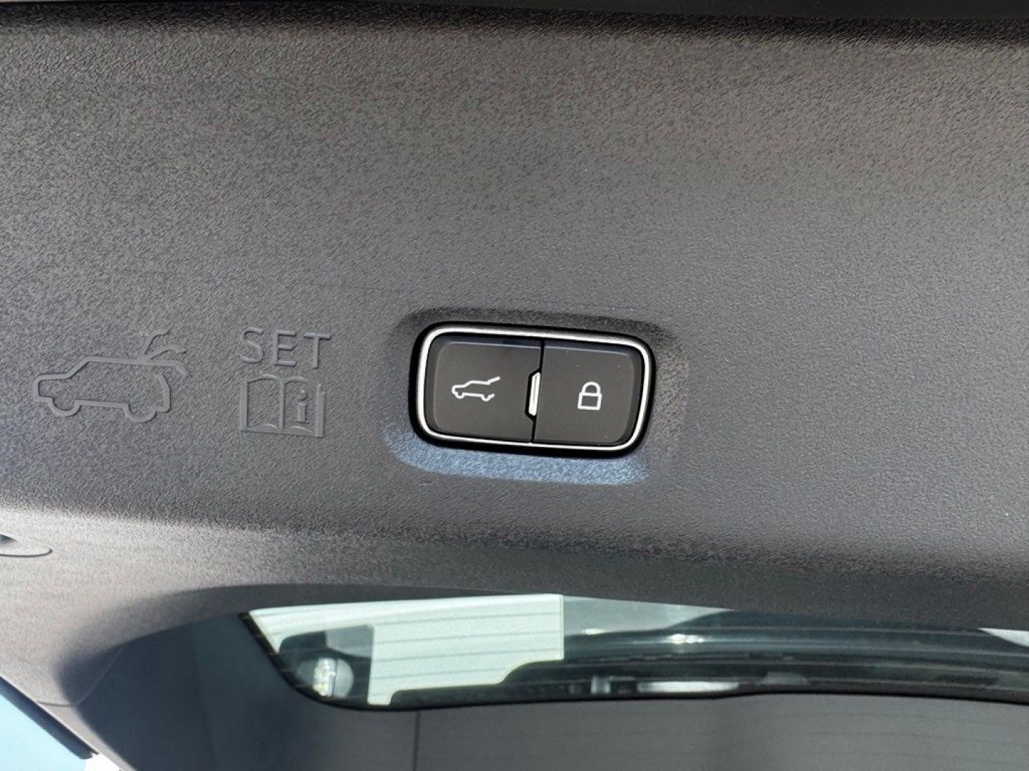 2027 White Metallic /Mesa Ford Expedition King Ranch (1FMJU1P88VE) with an EcoBoost 3.5L V6 GTDi DOHC 24V Twin Turbocharged engine, Automatic transmission, located at 1105 E Mulberry, Kaufman, TX, 75142, (972) 962-2151, 32.589550, -96.300926 - 4WD.<br>Star White Metallic Tri-Coat 2027 Ford Expedition 4D Sport Utility King Ranch 4WD 10-Speed Automatic EcoBoost 3.5L V6 GTDi DOHC 24V Twin Turbocharged 15/22 City/Highway MPG- Photo#13