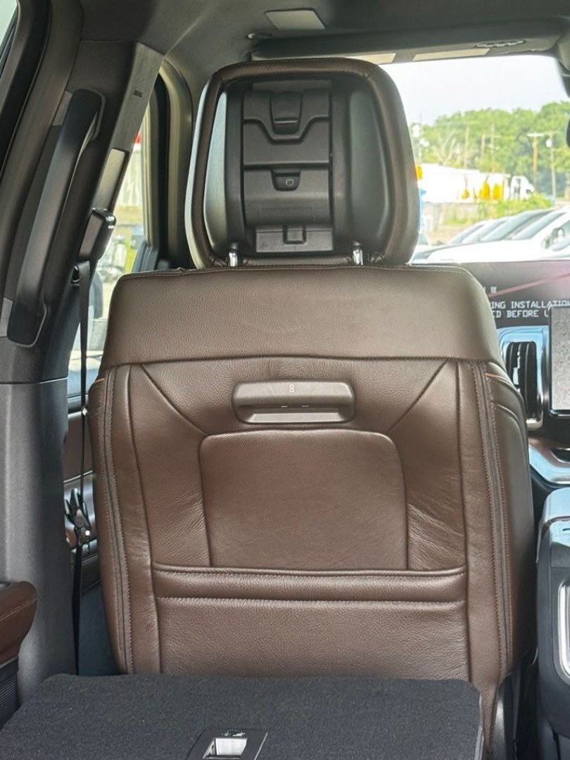 2027 White Metallic /Mesa Ford Expedition King Ranch (1FMJU1P88VE) with an EcoBoost 3.5L V6 GTDi DOHC 24V Twin Turbocharged engine, Automatic transmission, located at 1105 E Mulberry, Kaufman, TX, 75142, (972) 962-2151, 32.589550, -96.300926 - 4WD.<br>Star White Metallic Tri-Coat 2027 Ford Expedition 4D Sport Utility King Ranch 4WD 10-Speed Automatic EcoBoost 3.5L V6 GTDi DOHC 24V Twin Turbocharged 15/22 City/Highway MPG- Photo#18