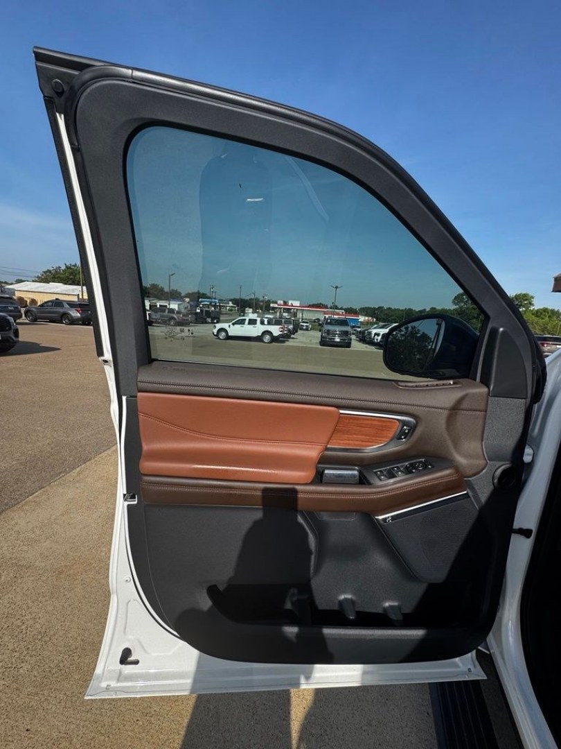 2027 White Metallic /Mesa Ford Expedition King Ranch (1FMJU1P88VE) with an EcoBoost 3.5L V6 GTDi DOHC 24V Twin Turbocharged engine, Automatic transmission, located at 1105 E Mulberry, Kaufman, TX, 75142, (972) 962-2151, 32.589550, -96.300926 - 4WD.<br>Star White Metallic Tri-Coat 2027 Ford Expedition 4D Sport Utility King Ranch 4WD 10-Speed Automatic EcoBoost 3.5L V6 GTDi DOHC 24V Twin Turbocharged 15/22 City/Highway MPG- Photo#25