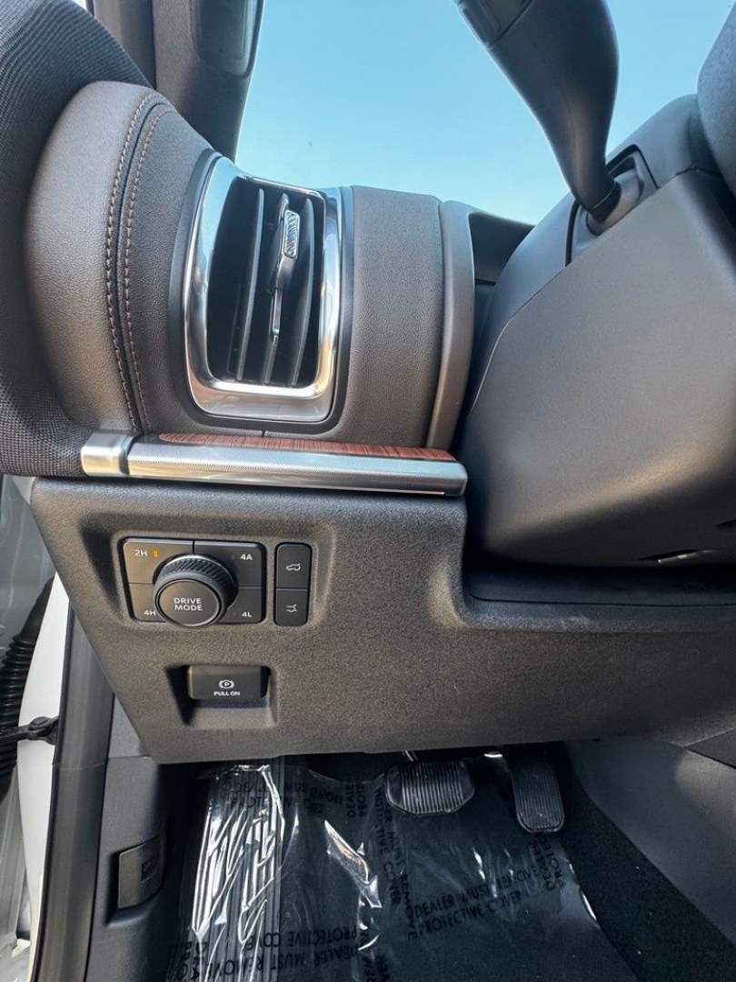2027 White Metallic /Mesa Ford Expedition King Ranch (1FMJU1P88VE) with an EcoBoost 3.5L V6 GTDi DOHC 24V Twin Turbocharged engine, Automatic transmission, located at 1105 E Mulberry, Kaufman, TX, 75142, (972) 962-2151, 32.589550, -96.300926 - 4WD.<br>Star White Metallic Tri-Coat 2027 Ford Expedition 4D Sport Utility King Ranch 4WD 10-Speed Automatic EcoBoost 3.5L V6 GTDi DOHC 24V Twin Turbocharged 15/22 City/Highway MPG- Photo#29