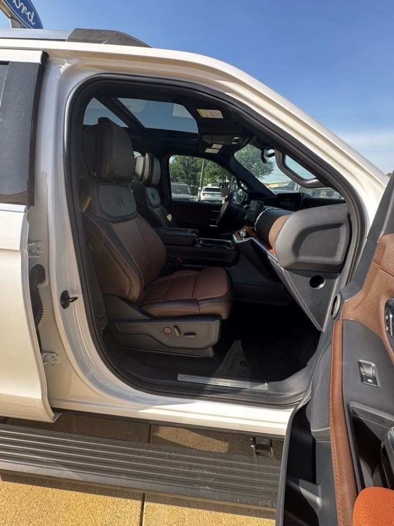 2027 White Metallic /Mesa Ford Expedition King Ranch (1FMJU1P88VE) with an EcoBoost 3.5L V6 GTDi DOHC 24V Twin Turbocharged engine, Automatic transmission, located at 1105 E Mulberry, Kaufman, TX, 75142, (972) 962-2151, 32.589550, -96.300926 - 4WD.<br>Star White Metallic Tri-Coat 2027 Ford Expedition 4D Sport Utility King Ranch 4WD 10-Speed Automatic EcoBoost 3.5L V6 GTDi DOHC 24V Twin Turbocharged 15/22 City/Highway MPG- Photo#39
