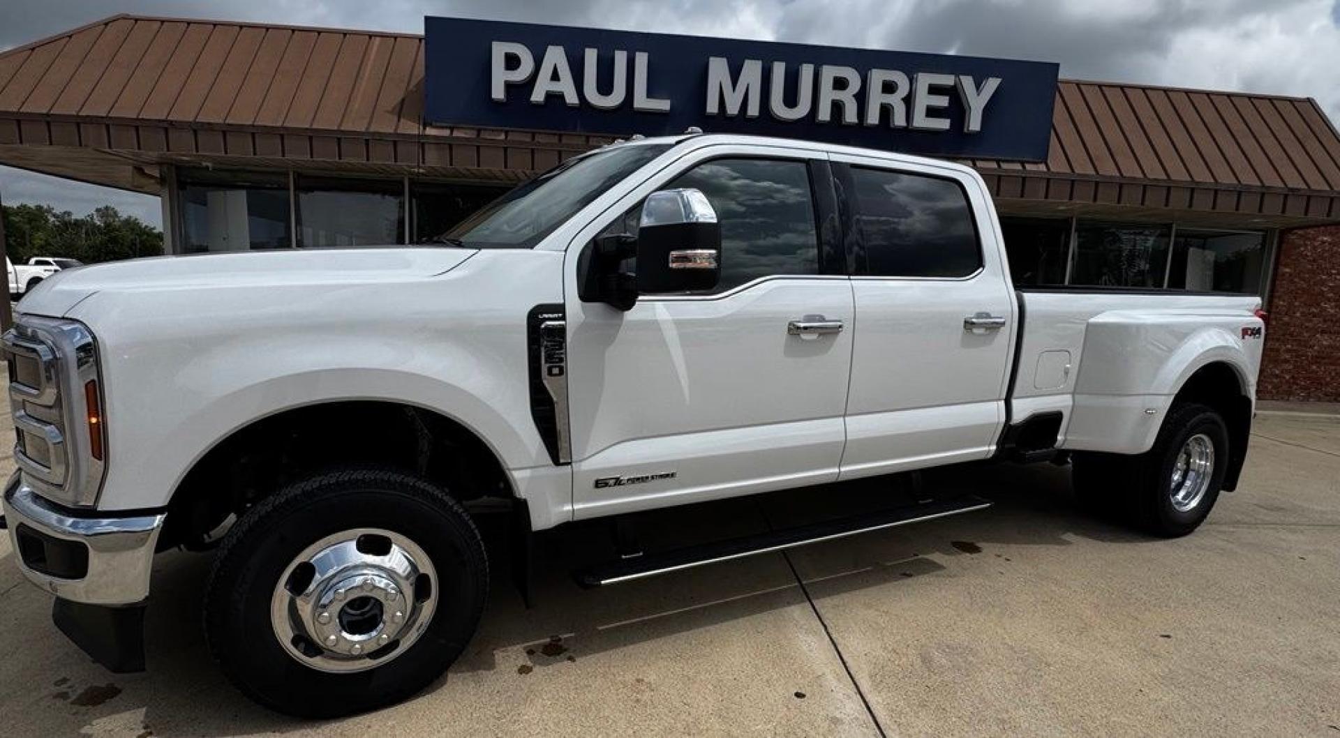 2026 White Metallic /Black Onyx Ford F-350SD Lariat (1FT8W3DT3TE) with an Power Stroke 6.7L V8 DI 32V OHV Turbodiesel engine, Automatic transmission, located at 1105 E Mulberry, Kaufman, TX, 75142, (972) 962-2151, 32.589550, -96.300926 - $5,165 off MSRP!<br><br>4WD.<br>Star White Metallic Tri-Coat 2026 Ford F-350SD 4D Crew Cab Lariat DRW 4WD 10-Speed Automatic Power Stroke 6.7L V8 DI 32V OHV Turbodiesel Price includes: $1000 - Retail Customer Cash. Exp. 09/30/2026- Photo#1