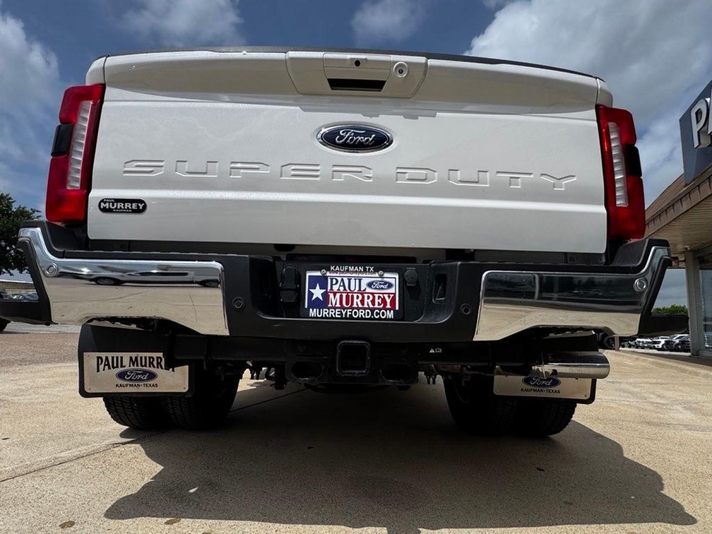 2026 White Metallic /Black Onyx Ford F-350SD Lariat (1FT8W3DT3TE) with an Power Stroke 6.7L V8 DI 32V OHV Turbodiesel engine, Automatic transmission, located at 1105 E Mulberry, Kaufman, TX, 75142, (972) 962-2151, 32.589550, -96.300926 - $5,165 off MSRP!<br><br>4WD.<br>Star White Metallic Tri-Coat 2026 Ford F-350SD 4D Crew Cab Lariat DRW 4WD 10-Speed Automatic Power Stroke 6.7L V8 DI 32V OHV Turbodiesel Price includes: $1000 - Retail Customer Cash. Exp. 09/30/2026- Photo#5
