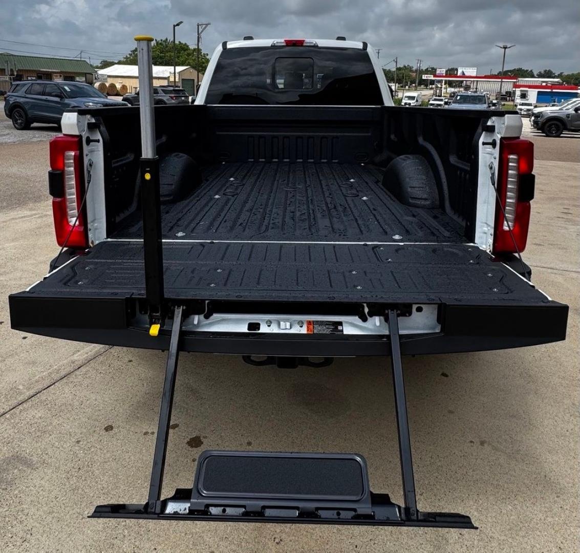 2026 White Metallic /Black Onyx Ford F-350SD Lariat (1FT8W3DT3TE) with an Power Stroke 6.7L V8 DI 32V OHV Turbodiesel engine, Automatic transmission, located at 1105 E Mulberry, Kaufman, TX, 75142, (972) 962-2151, 32.589550, -96.300926 - $5,165 off MSRP!<br><br>4WD.<br>Star White Metallic Tri-Coat 2026 Ford F-350SD 4D Crew Cab Lariat DRW 4WD 10-Speed Automatic Power Stroke 6.7L V8 DI 32V OHV Turbodiesel Price includes: $1000 - Retail Customer Cash. Exp. 09/30/2026- Photo#6