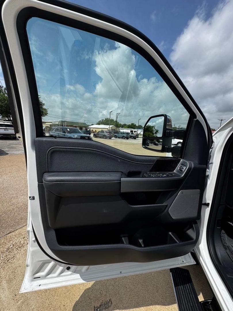 2026 White Metallic /Black Onyx Ford F-350SD Lariat (1FT8W3DT3TE) with an Power Stroke 6.7L V8 DI 32V OHV Turbodiesel engine, Automatic transmission, located at 1105 E Mulberry, Kaufman, TX, 75142, (972) 962-2151, 32.589550, -96.300926 - $5,165 off MSRP!<br><br>4WD.<br>Star White Metallic Tri-Coat 2026 Ford F-350SD 4D Crew Cab Lariat DRW 4WD 10-Speed Automatic Power Stroke 6.7L V8 DI 32V OHV Turbodiesel Price includes: $1000 - Retail Customer Cash. Exp. 09/30/2026- Photo#11