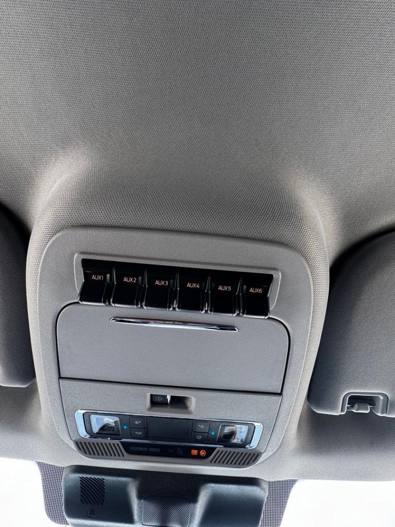2026 White Metallic /Black Onyx Ford F-350SD Lariat (1FT8W3DT3TE) with an Power Stroke 6.7L V8 DI 32V OHV Turbodiesel engine, Automatic transmission, located at 1105 E Mulberry, Kaufman, TX, 75142, (972) 962-2151, 32.589550, -96.300926 - $5,165 off MSRP!<br><br>4WD.<br>Star White Metallic Tri-Coat 2026 Ford F-350SD 4D Crew Cab Lariat DRW 4WD 10-Speed Automatic Power Stroke 6.7L V8 DI 32V OHV Turbodiesel Price includes: $1000 - Retail Customer Cash. Exp. 09/30/2026- Photo#17