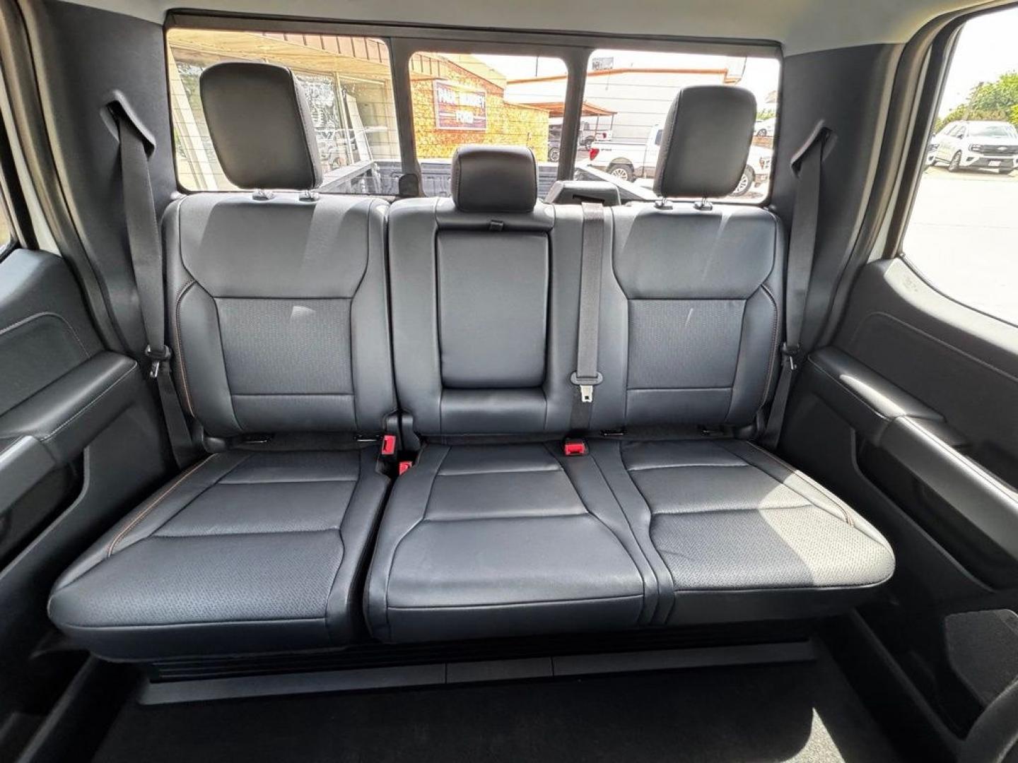 2026 White Metallic /Black Onyx Ford F-350SD Lariat (1FT8W3DT3TE) with an Power Stroke 6.7L V8 DI 32V OHV Turbodiesel engine, Automatic transmission, located at 1105 E Mulberry, Kaufman, TX, 75142, (972) 962-2151, 32.589550, -96.300926 - $5,165 off MSRP!<br><br>4WD.<br>Star White Metallic Tri-Coat 2026 Ford F-350SD 4D Crew Cab Lariat DRW 4WD 10-Speed Automatic Power Stroke 6.7L V8 DI 32V OHV Turbodiesel Price includes: $1000 - Retail Customer Cash. Exp. 09/30/2026- Photo#21