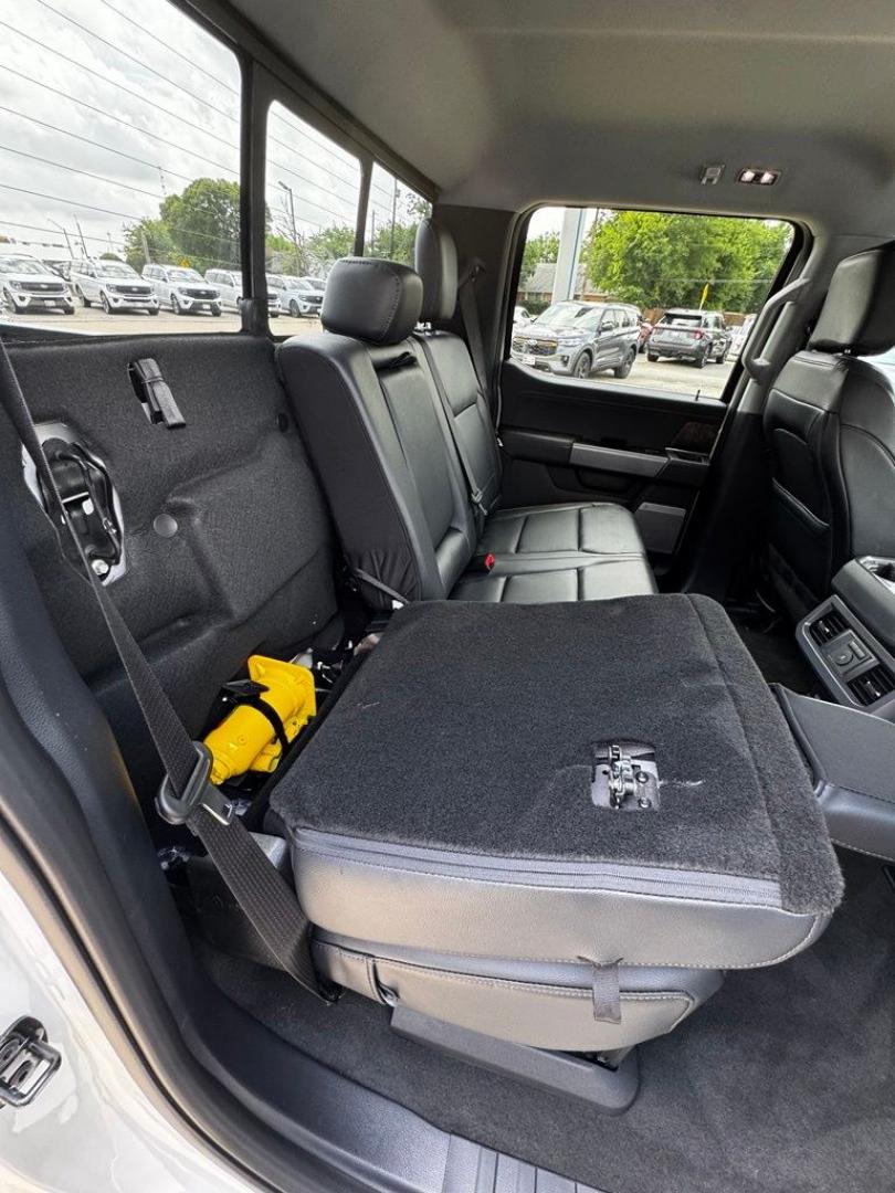2026 White Metallic /Black Onyx Ford F-350SD Lariat (1FT8W3DT3TE) with an Power Stroke 6.7L V8 DI 32V OHV Turbodiesel engine, Automatic transmission, located at 1105 E Mulberry, Kaufman, TX, 75142, (972) 962-2151, 32.589550, -96.300926 - $5,165 off MSRP!<br><br>4WD.<br>Star White Metallic Tri-Coat 2026 Ford F-350SD 4D Crew Cab Lariat DRW 4WD 10-Speed Automatic Power Stroke 6.7L V8 DI 32V OHV Turbodiesel Price includes: $1000 - Retail Customer Cash. Exp. 09/30/2026- Photo#27