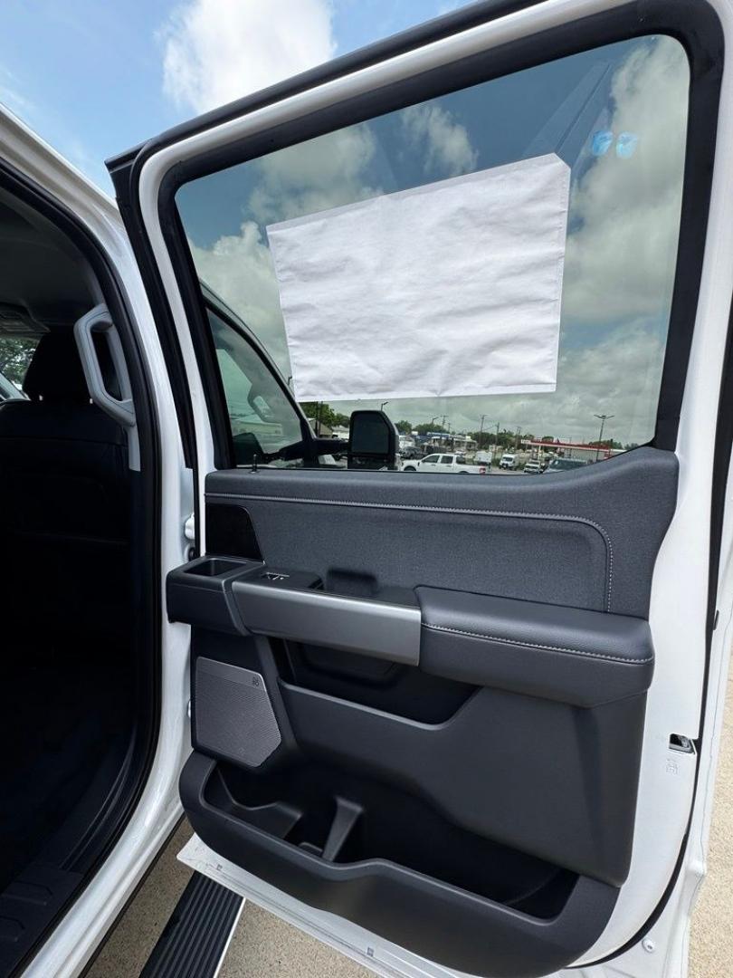2026 White Metallic /Black Onyx Ford F-350SD Lariat (1FT8W3DT3TE) with an Power Stroke 6.7L V8 DI 32V OHV Turbodiesel engine, Automatic transmission, located at 1105 E Mulberry, Kaufman, TX, 75142, (972) 962-2151, 32.589550, -96.300926 - $5,165 off MSRP!<br><br>4WD.<br>Star White Metallic Tri-Coat 2026 Ford F-350SD 4D Crew Cab Lariat DRW 4WD 10-Speed Automatic Power Stroke 6.7L V8 DI 32V OHV Turbodiesel Price includes: $1000 - Retail Customer Cash. Exp. 09/30/2026- Photo#28