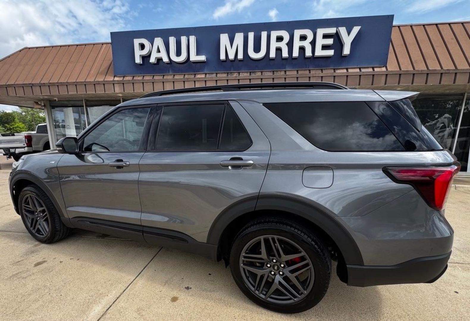 2025 Gray Metallic /Onyx Ford Explorer ST-Line (1FMUK8KH9SG) with an 2.3L EcoBoost I-4 engine, Automatic transmission, located at 1105 E Mulberry, Kaufman, TX, 75142, (972) 962-2151, 32.589550, -96.300926 - Gray Metallic 2025 Ford Explorer 4D Sport Utility ST-Line 4WD 10-Speed Automatic 2.3L EcoBoost I-4 4WD. Priced below KBB Fair Purchase Price!<br><br><br>Recent Arrival! Odometer is 15931 miles below market average! 20/27 City/Highway MPG<br><br><br>Please call Paul Murrey Ford Inc. In Kaufman Texas- Photo#2