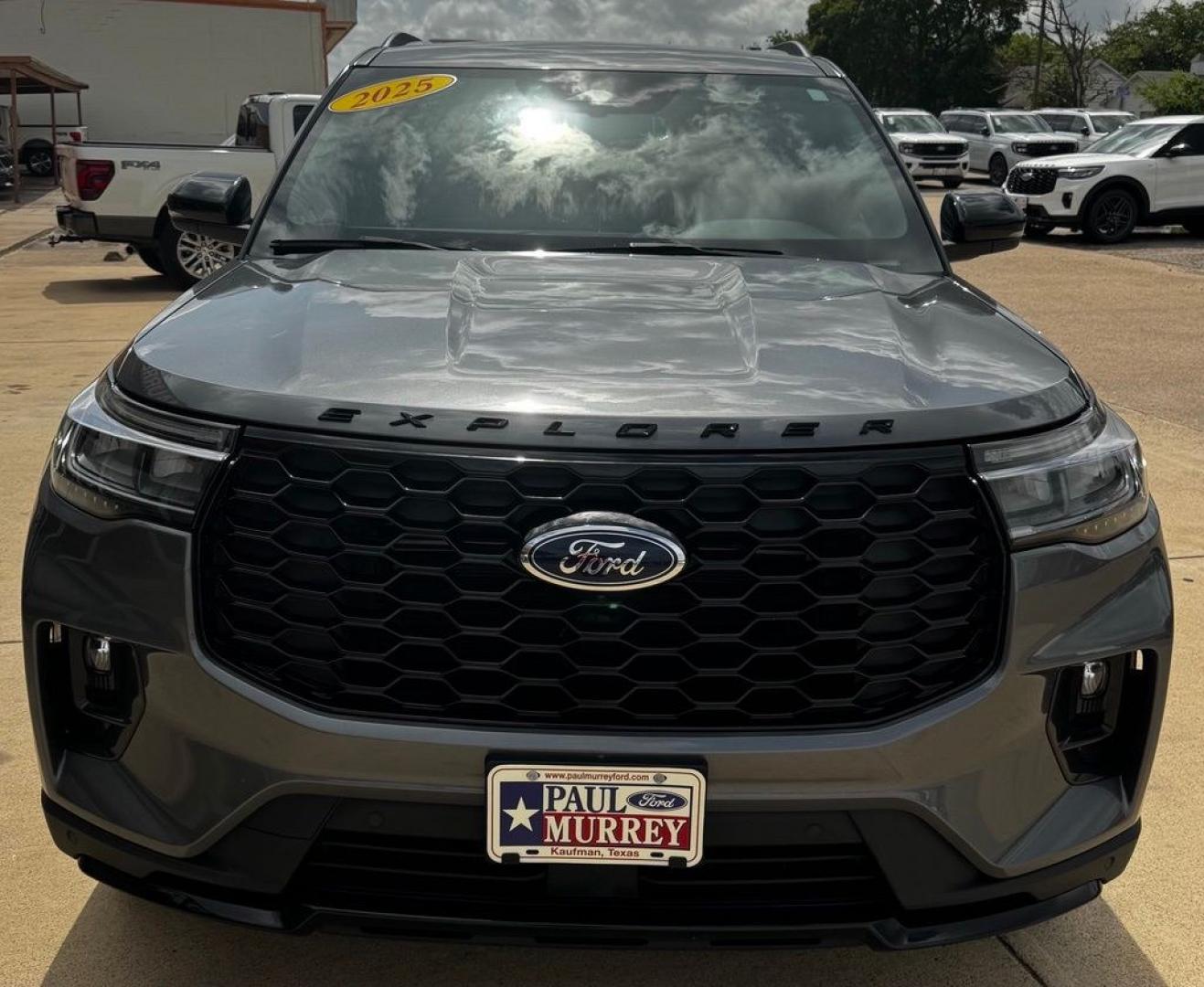 2025 Gray Metallic /Onyx Ford Explorer ST-Line (1FMUK8KH9SG) with an 2.3L EcoBoost I-4 engine, Automatic transmission, located at 1105 E Mulberry, Kaufman, TX, 75142, (972) 962-2151, 32.589550, -96.300926 - Gray Metallic 2025 Ford Explorer 4D Sport Utility ST-Line 4WD 10-Speed Automatic 2.3L EcoBoost I-4 4WD. Priced below KBB Fair Purchase Price!<br><br><br>Recent Arrival! Odometer is 15931 miles below market average! 20/27 City/Highway MPG<br><br><br>Please call Paul Murrey Ford Inc. In Kaufman Texas- Photo#3