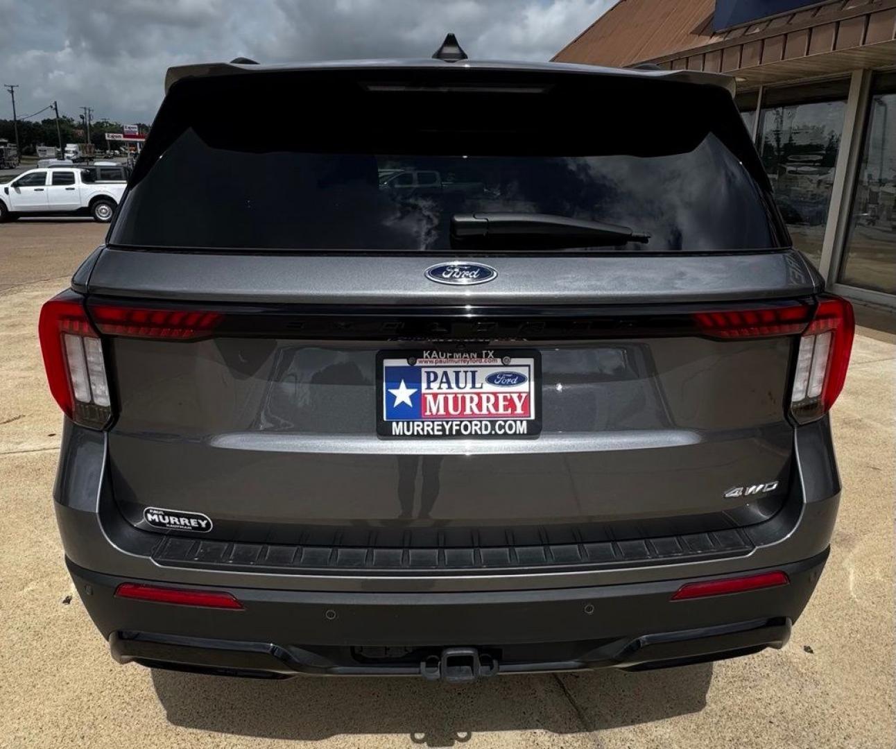 2025 Gray Metallic /Onyx Ford Explorer ST-Line (1FMUK8KH9SG) with an 2.3L EcoBoost I-4 engine, Automatic transmission, located at 1105 E Mulberry, Kaufman, TX, 75142, (972) 962-2151, 32.589550, -96.300926 - Gray Metallic 2025 Ford Explorer 4D Sport Utility ST-Line 4WD 10-Speed Automatic 2.3L EcoBoost I-4 4WD. Priced below KBB Fair Purchase Price!<br><br><br>Recent Arrival! Odometer is 15931 miles below market average! 20/27 City/Highway MPG<br><br><br>Please call Paul Murrey Ford Inc. In Kaufman Texas- Photo#4