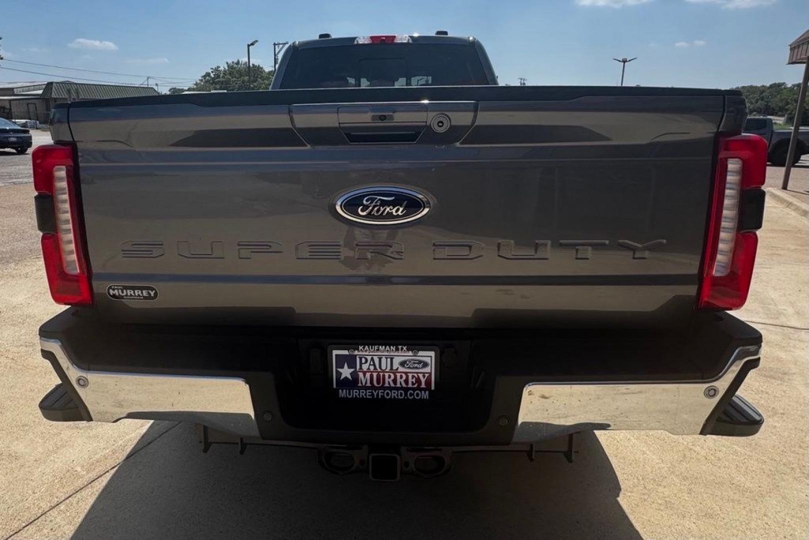 2026 Gray Metallic /Black Onyx Ford F-350SD Lariat (1FT8W3BT0TE) with an Power Stroke 6.7L V8 DI 32V OHV Turbodiesel engine, Automatic transmission, located at 1105 E Mulberry, Kaufman, TX, 75142, (972) 962-2151, 32.589550, -96.300926 - Recent Arrival! $1,000 off MSRP!<br><br>4WD.<br>Carbonized Gray Metallic 2026 Ford F-350SD 4D Crew Cab Lariat 4WD 10-Speed Automatic Power Stroke 6.7L V8 DI 32V OHV Turbodiesel Price includes: $1000 - Retail Customer Cash. Exp. 09/30/2026- Photo#5