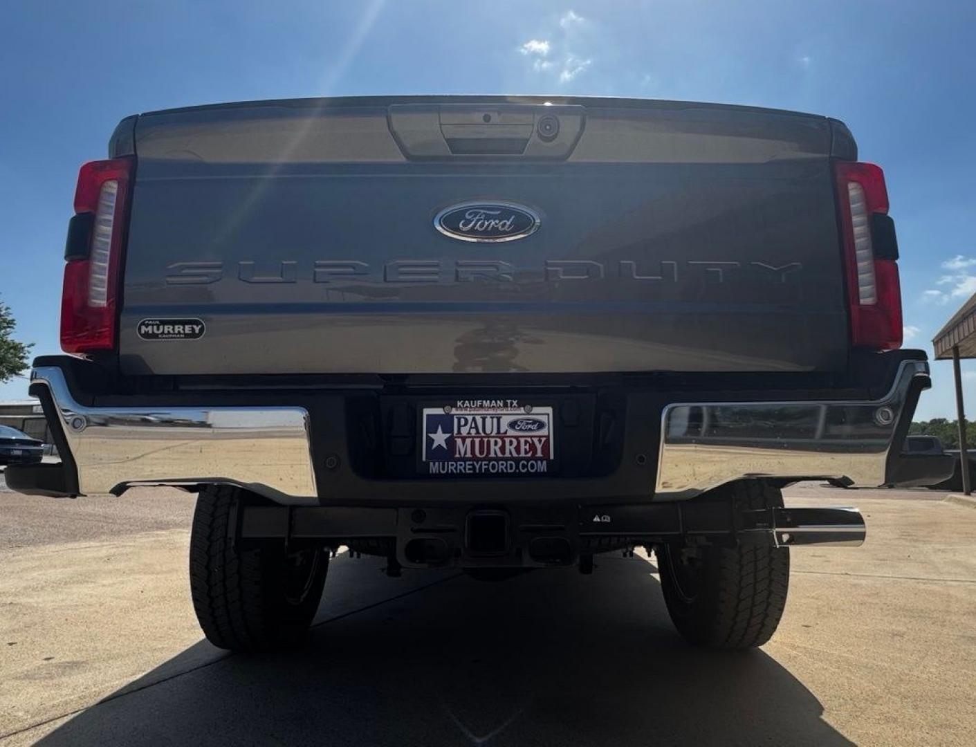 2026 Gray Metallic /Black Onyx Ford F-350SD Lariat (1FT8W3BT0TE) with an Power Stroke 6.7L V8 DI 32V OHV Turbodiesel engine, Automatic transmission, located at 1105 E Mulberry, Kaufman, TX, 75142, (972) 962-2151, 32.589550, -96.300926 - Recent Arrival! $1,000 off MSRP!<br><br>4WD.<br>Carbonized Gray Metallic 2026 Ford F-350SD 4D Crew Cab Lariat 4WD 10-Speed Automatic Power Stroke 6.7L V8 DI 32V OHV Turbodiesel Price includes: $1000 - Retail Customer Cash. Exp. 09/30/2026- Photo#6